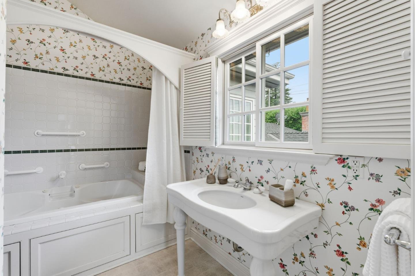 Detail Gallery Image 29 of 52 For 24745 Summerhill Ave, Los Altos,  CA 94024 - 4 Beds | 3 Baths