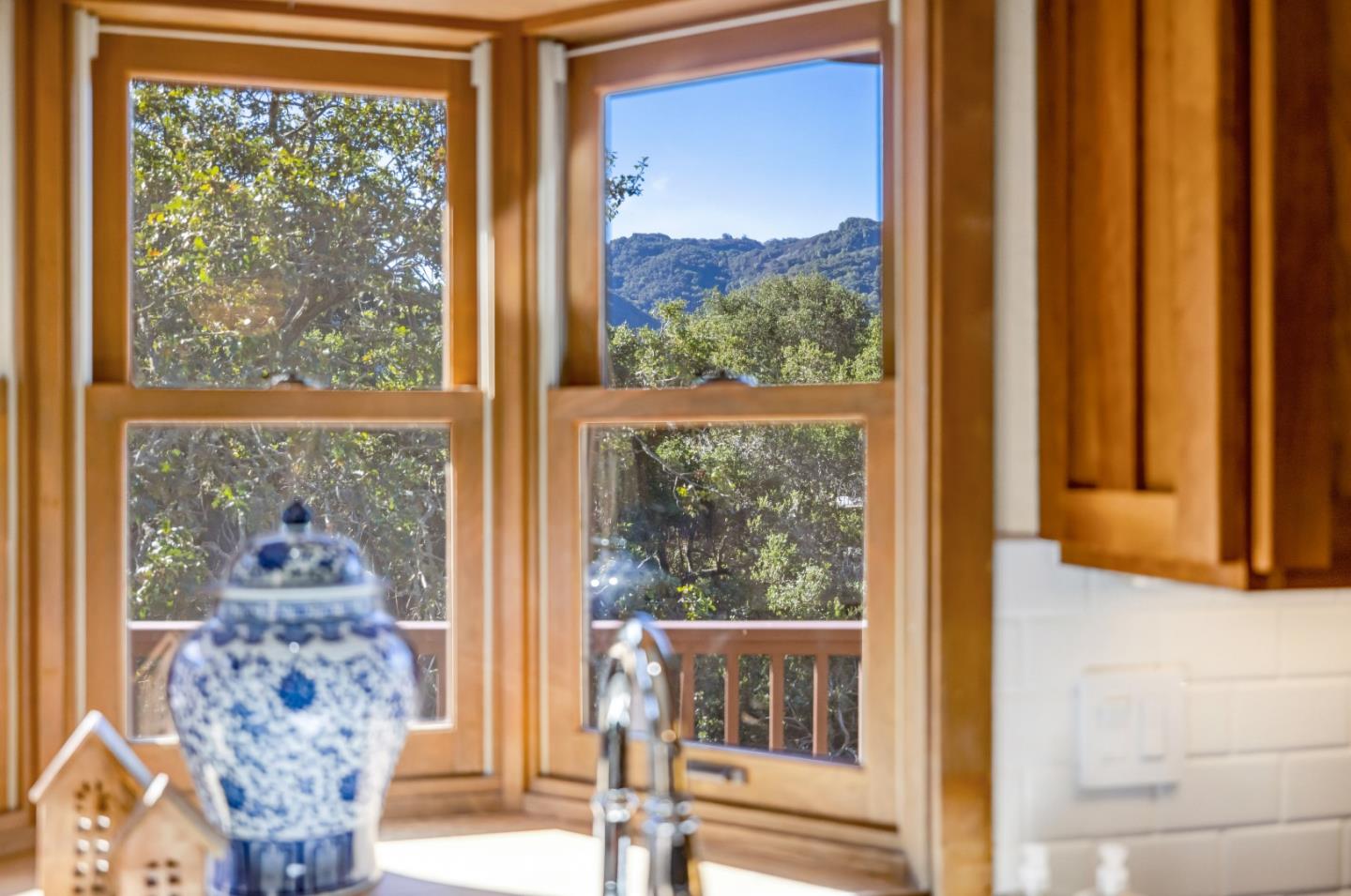 Detail Gallery Image 11 of 44 For 150 Terrace Way, Carmel Valley,  CA 93924 - 3 Beds | 3 Baths