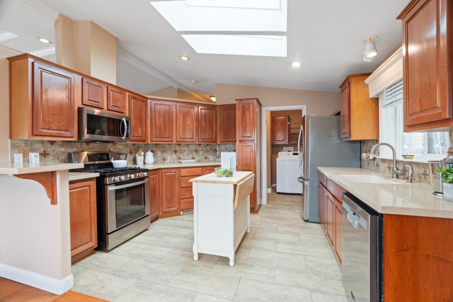 Detail Gallery Image 9 of 53 For 444 Whispering Pines Dr #79,  Scotts Valley,  CA 95066 - 3 Beds | 2 Baths