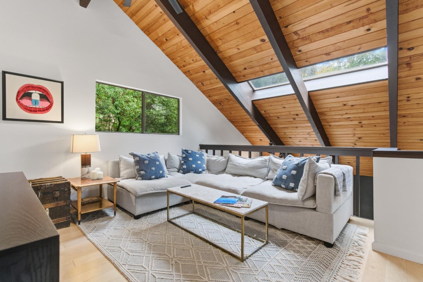 Detail Gallery Image 18 of 38 For 2343 Arrowhead Dr, Oakland,  CA 94611 - 3 Beds | 2/1 Baths