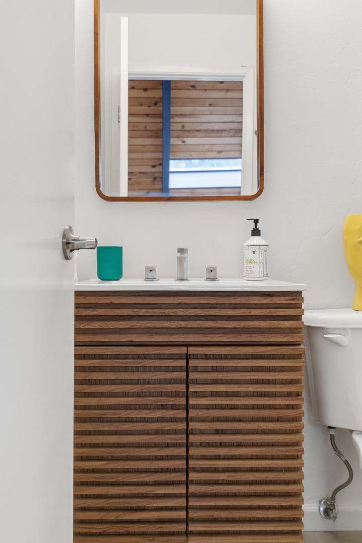 Detail Gallery Image 22 of 38 For 2343 Arrowhead Dr, Oakland,  CA 94611 - 3 Beds | 2/1 Baths