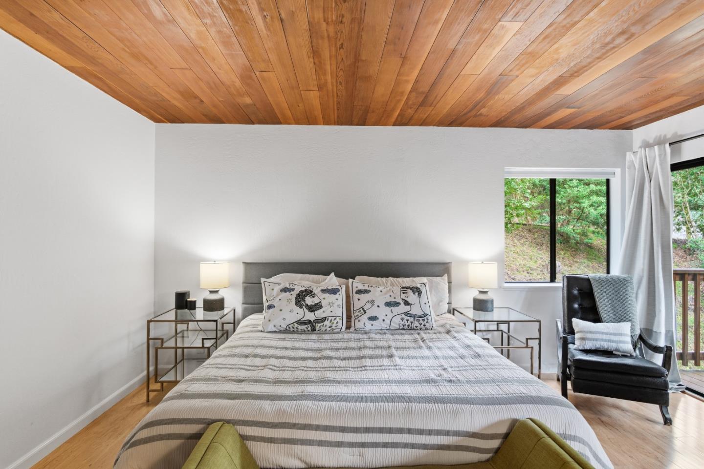 Detail Gallery Image 27 of 38 For 2343 Arrowhead Dr, Oakland,  CA 94611 - 3 Beds | 2/1 Baths