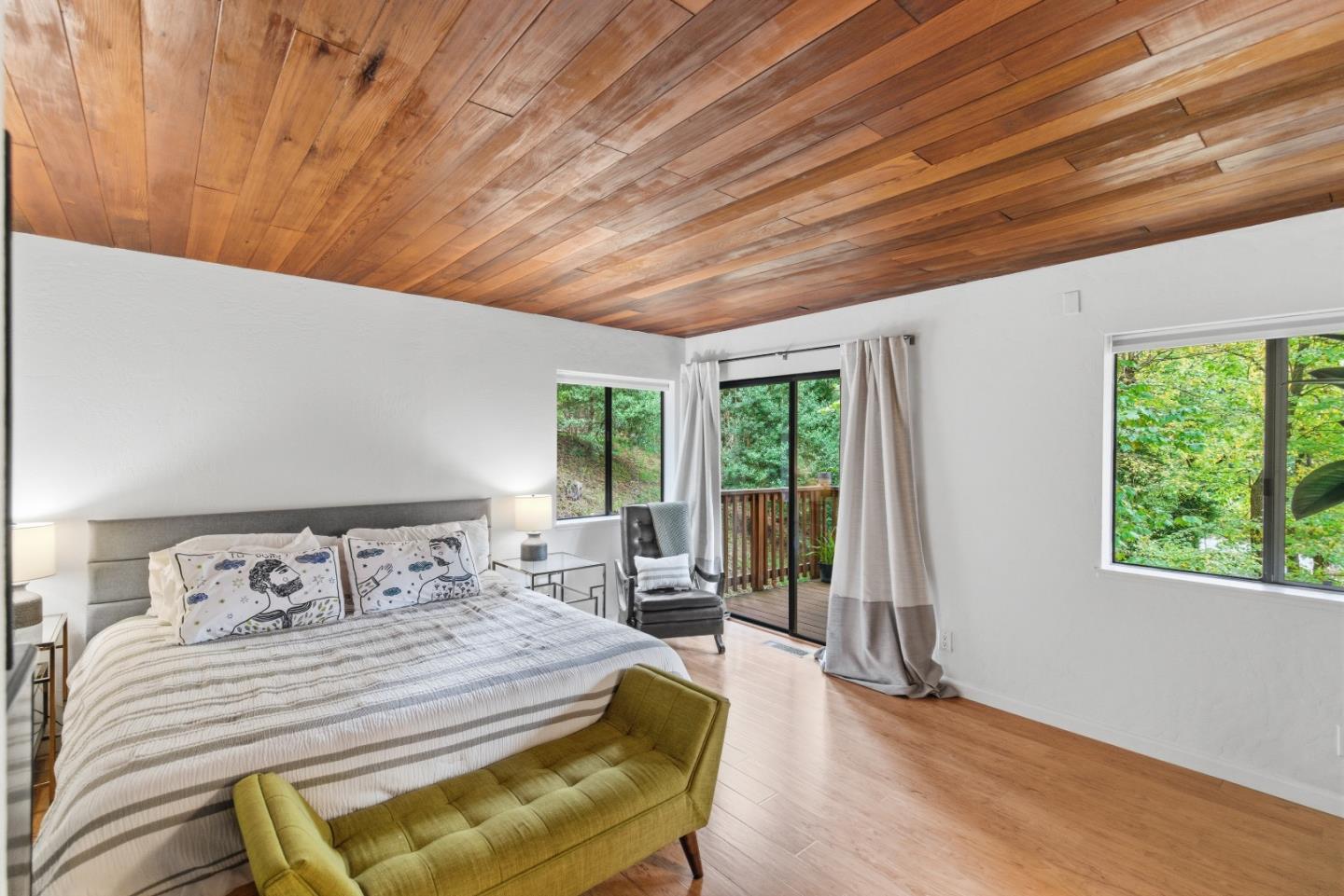 Detail Gallery Image 28 of 38 For 2343 Arrowhead Dr, Oakland,  CA 94611 - 3 Beds | 2/1 Baths