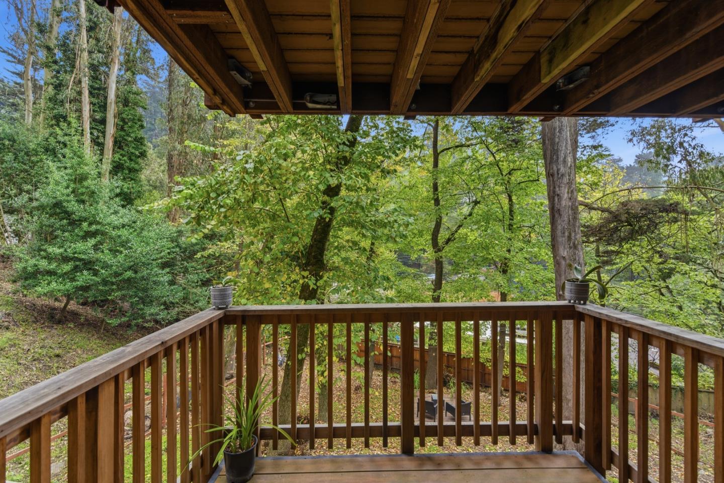 Detail Gallery Image 30 of 38 For 2343 Arrowhead Dr, Oakland,  CA 94611 - 3 Beds | 2/1 Baths