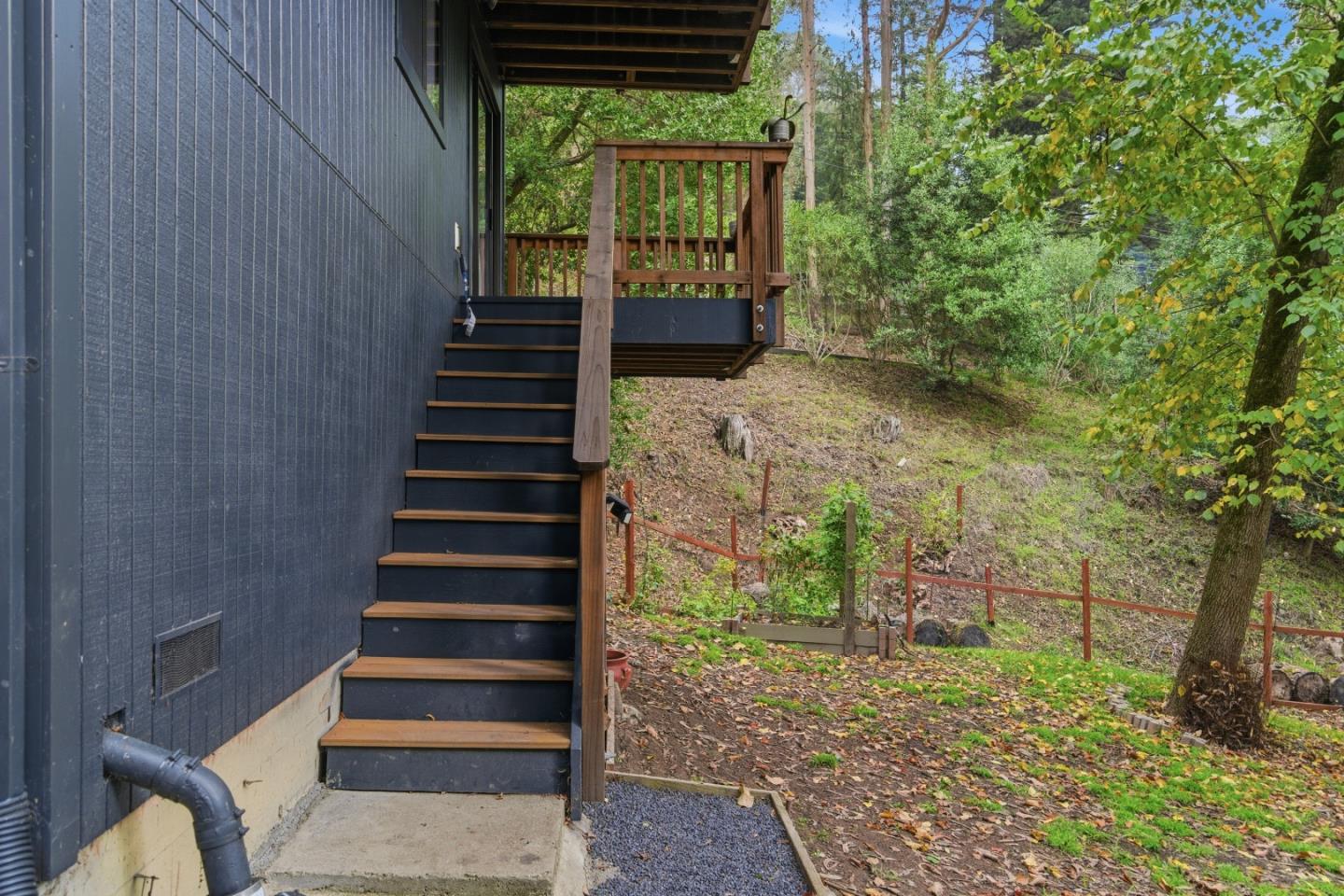 Detail Gallery Image 32 of 38 For 2343 Arrowhead Dr, Oakland,  CA 94611 - 3 Beds | 2/1 Baths