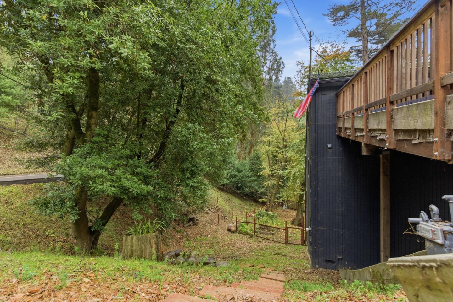 Detail Gallery Image 35 of 38 For 2343 Arrowhead Dr, Oakland,  CA 94611 - 3 Beds | 2/1 Baths