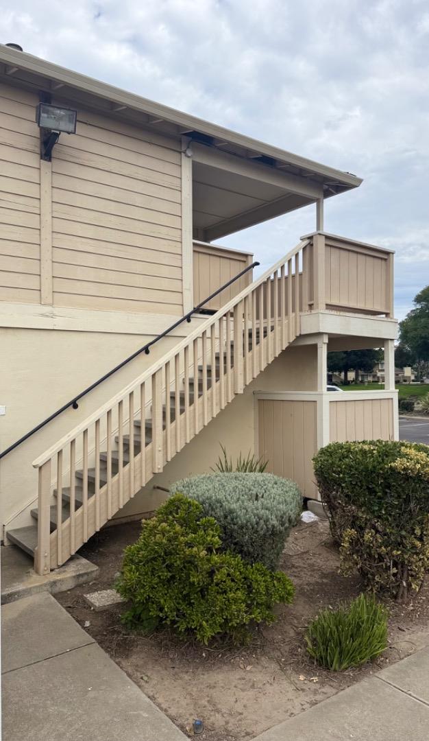 Detail Gallery Image 2 of 19 For 1843 Cherokee Dr #4,  Salinas,  CA 93906 - 1 Beds | 1 Baths