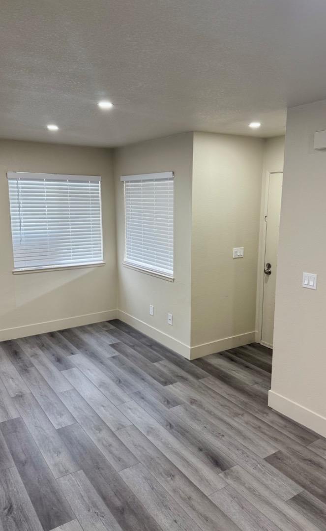 Detail Gallery Image 5 of 19 For 1843 Cherokee Dr #4,  Salinas,  CA 93906 - 1 Beds | 1 Baths