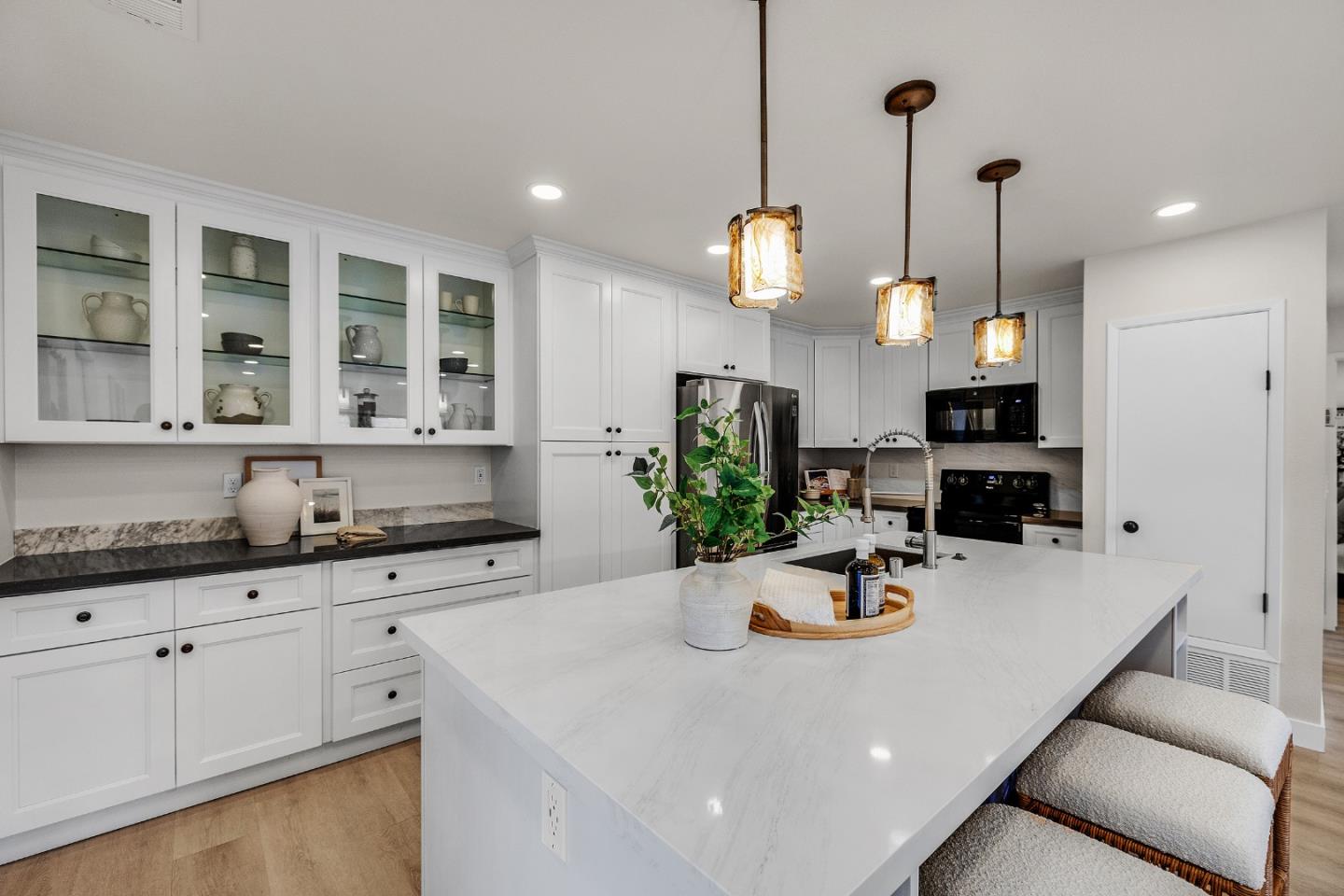 Detail Gallery Image 10 of 32 For 205 Red Oak Dr #M,  Sunnyvale,  CA 94086 - 2 Beds | 1 Baths