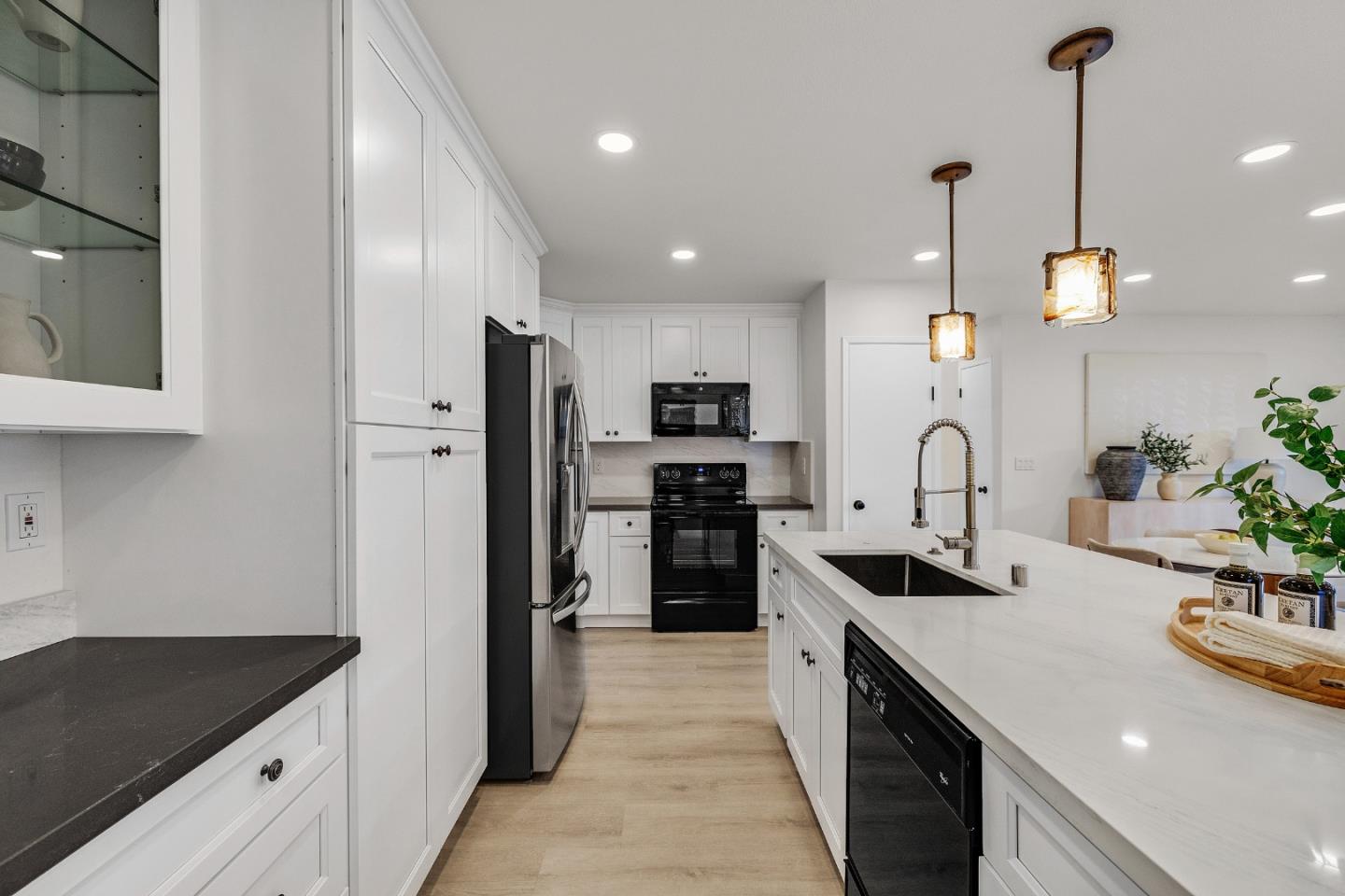 Detail Gallery Image 13 of 32 For 205 Red Oak Dr #M,  Sunnyvale,  CA 94086 - 2 Beds | 1 Baths