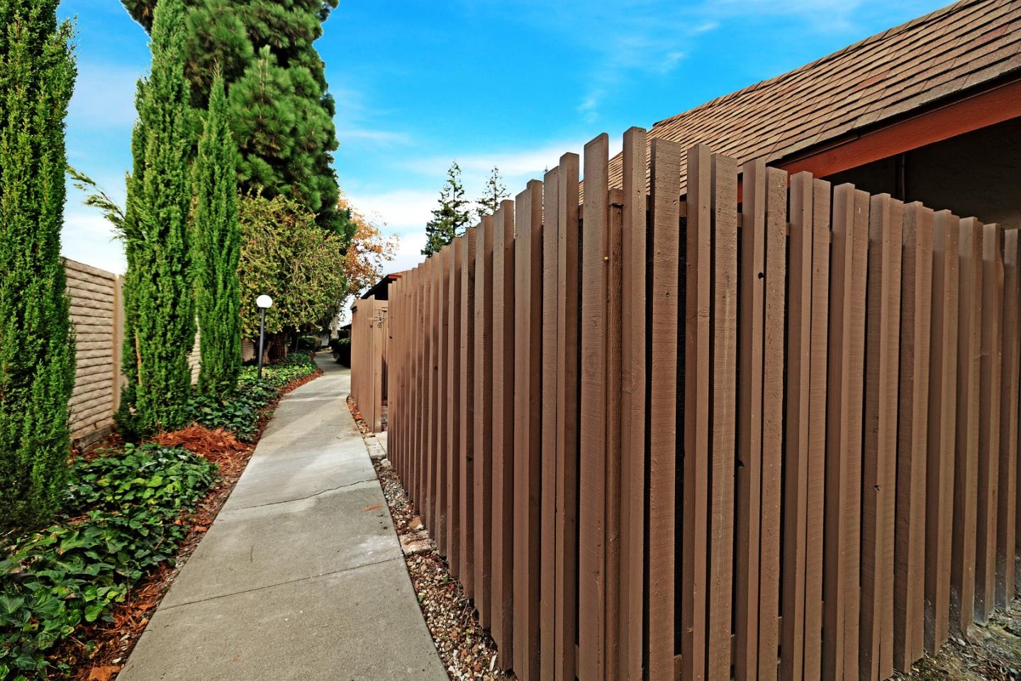 Detail Gallery Image 2 of 32 For 205 Red Oak Dr #M,  Sunnyvale,  CA 94086 - 2 Beds | 1 Baths