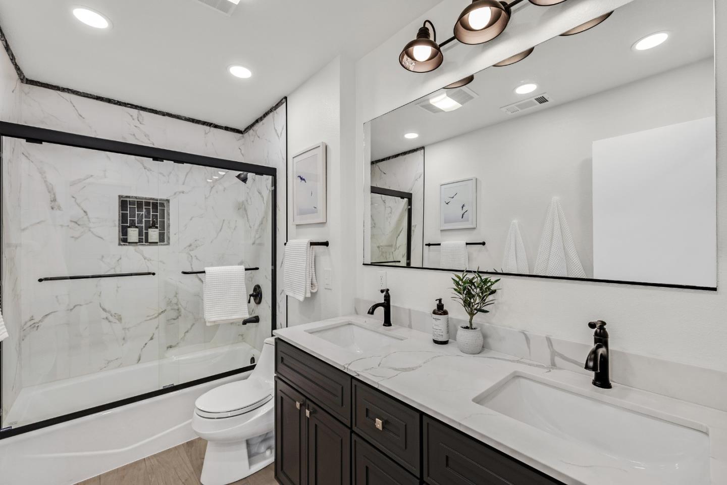 Detail Gallery Image 25 of 32 For 205 Red Oak Dr #M,  Sunnyvale,  CA 94086 - 2 Beds | 1 Baths