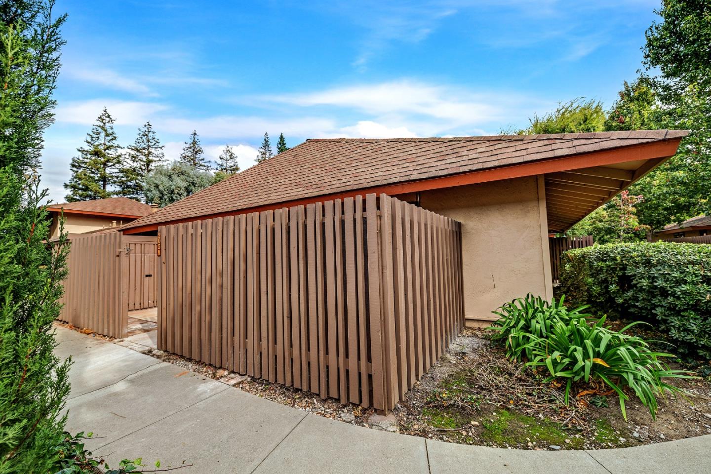 Detail Gallery Image 4 of 32 For 205 Red Oak Dr #M,  Sunnyvale,  CA 94086 - 2 Beds | 1 Baths