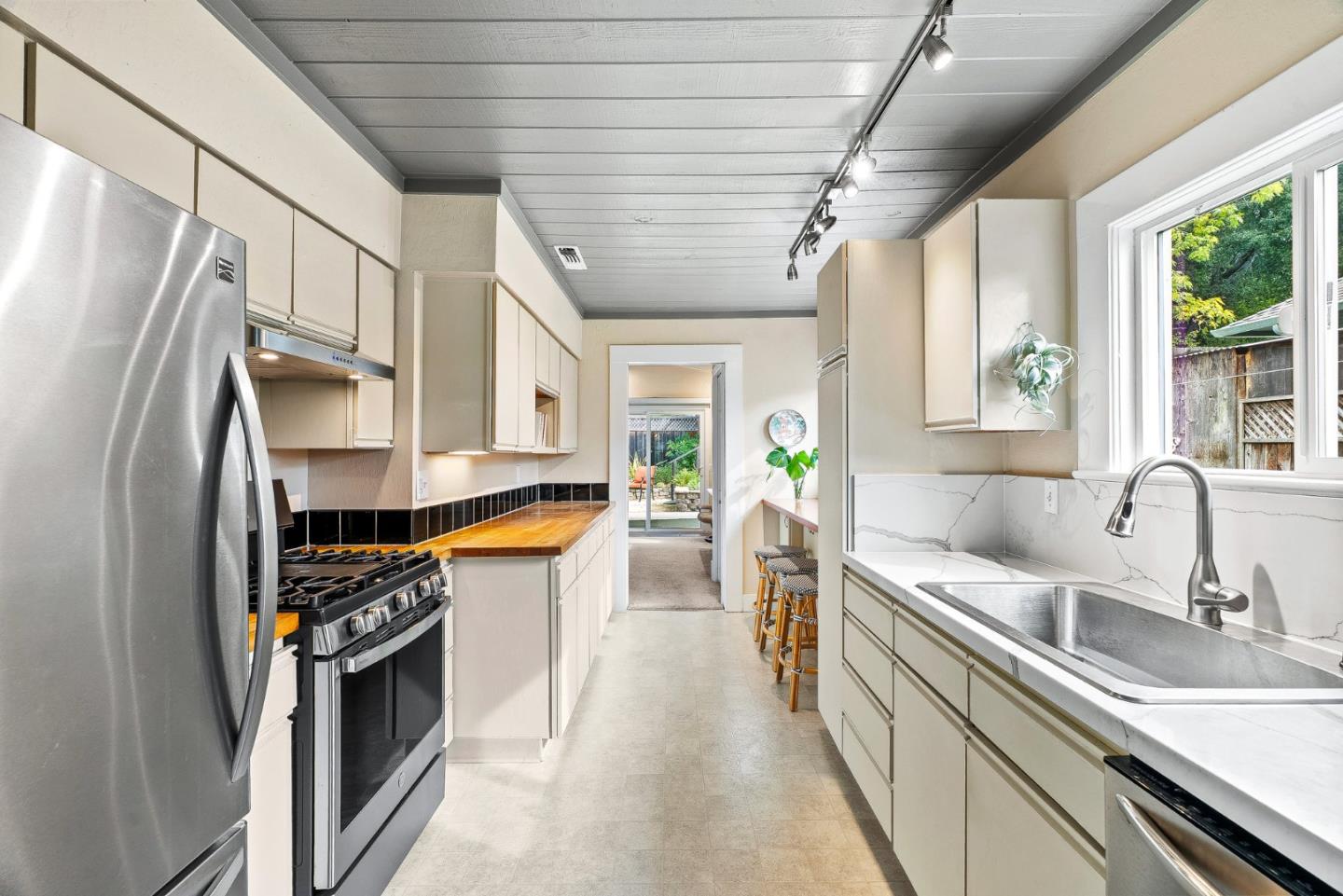 Detail Gallery Image 17 of 41 For 134 May Ave, Santa Cruz,  CA 95062 - 2 Beds | 2 Baths