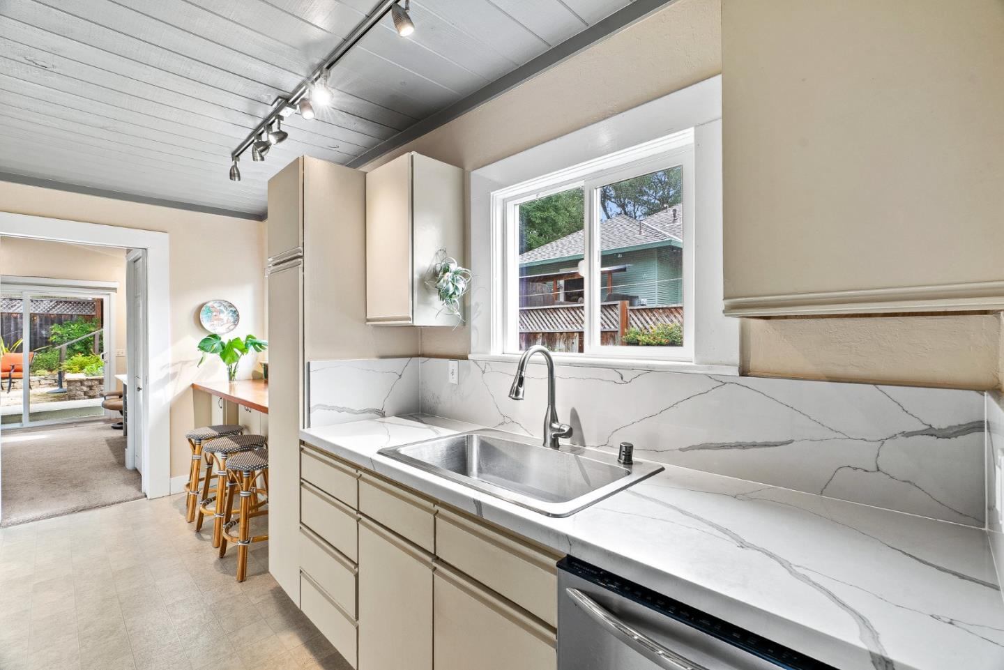 Detail Gallery Image 18 of 41 For 134 May Ave, Santa Cruz,  CA 95062 - 2 Beds | 2 Baths