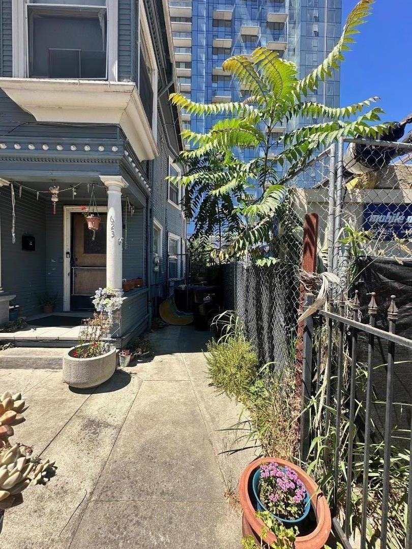 Detail Gallery Image 3 of 13 For 623 & 625 S 2nd St, San Jose,  CA 95112 - – Beds | – Baths