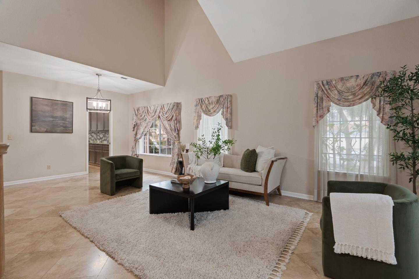 Detail Gallery Image 10 of 60 For 1258 De Cunha Ct, Salinas,  CA 93906 - 5 Beds | 3 Baths