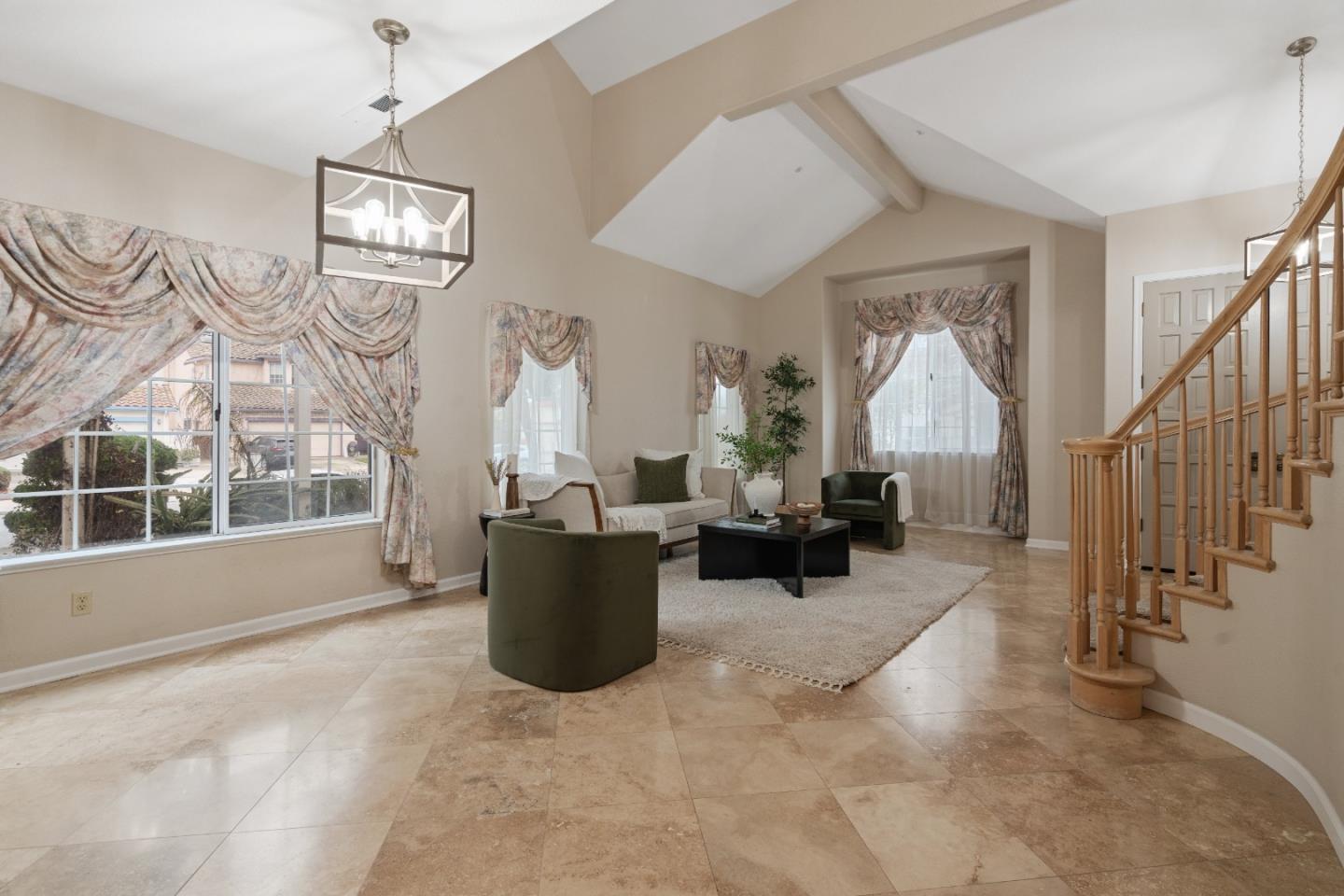 Detail Gallery Image 12 of 60 For 1258 De Cunha Ct, Salinas,  CA 93906 - 5 Beds | 3 Baths