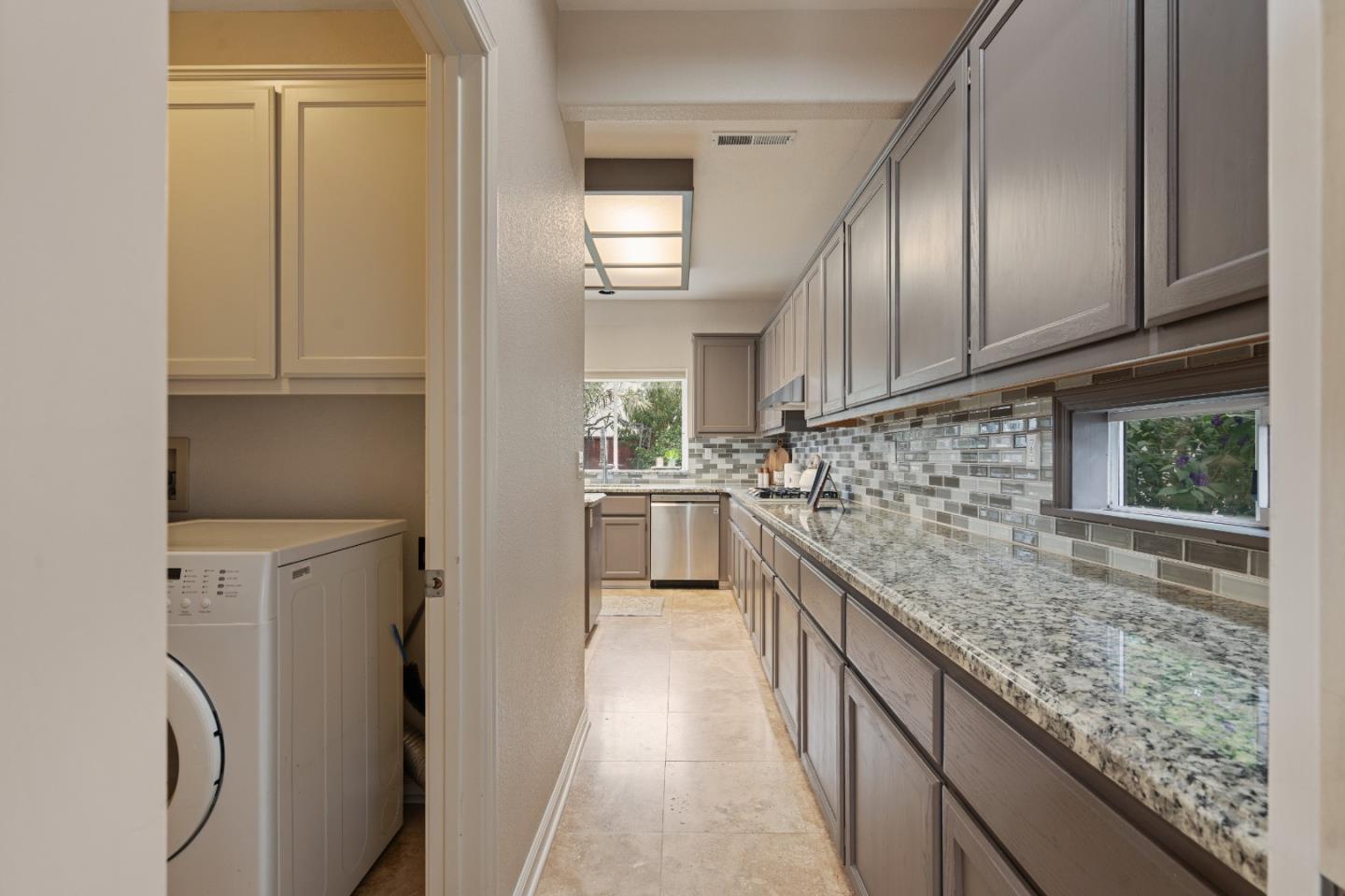 Detail Gallery Image 15 of 60 For 1258 De Cunha Ct, Salinas,  CA 93906 - 5 Beds | 3 Baths