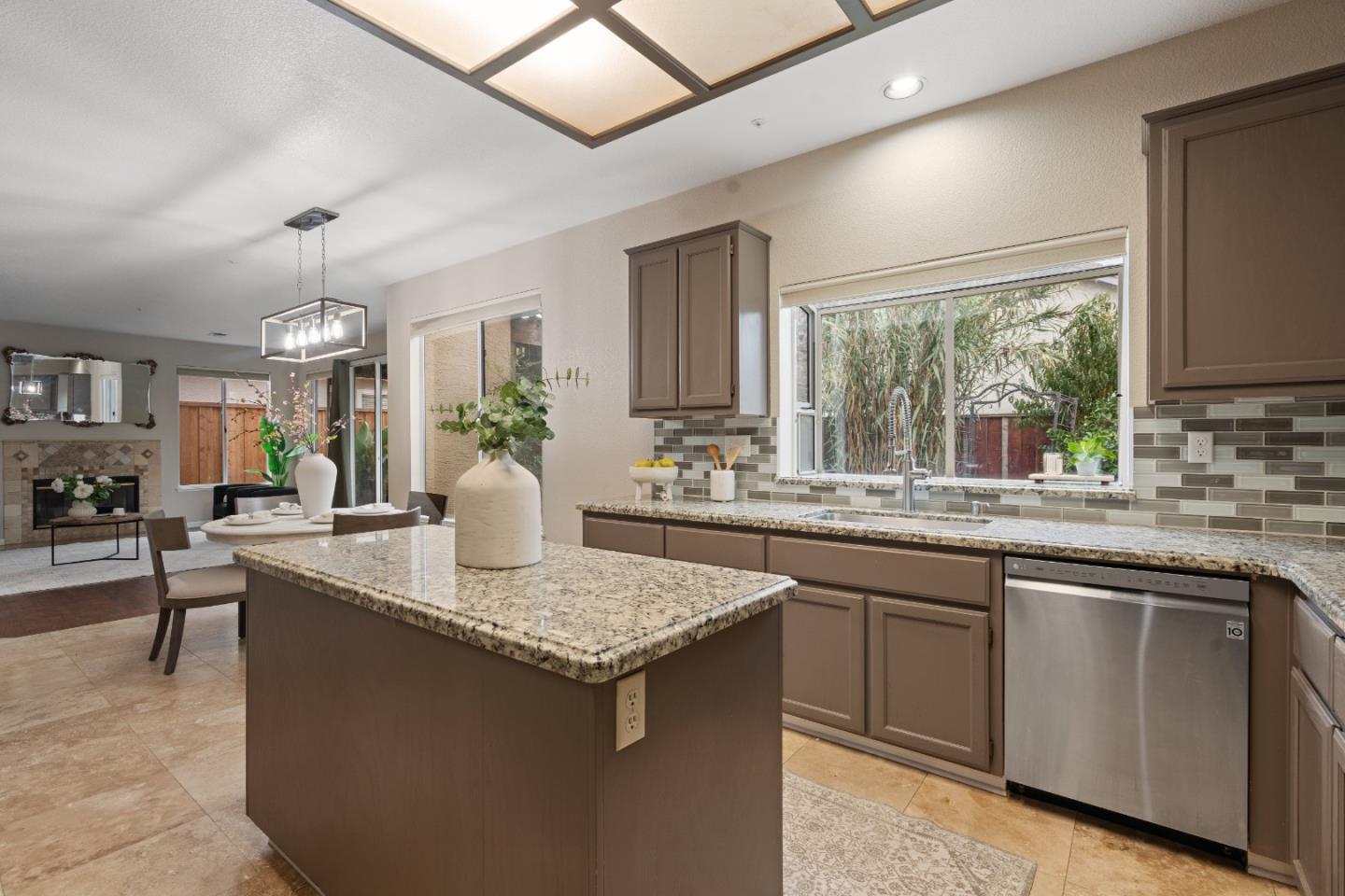 Detail Gallery Image 17 of 60 For 1258 De Cunha Ct, Salinas,  CA 93906 - 5 Beds | 3 Baths