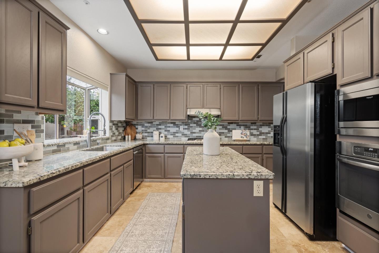 Detail Gallery Image 20 of 60 For 1258 De Cunha Ct, Salinas,  CA 93906 - 5 Beds | 3 Baths