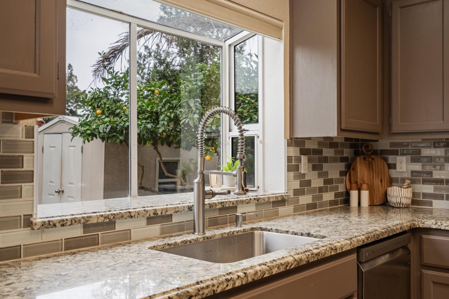 Detail Gallery Image 21 of 60 For 1258 De Cunha Ct, Salinas,  CA 93906 - 5 Beds | 3 Baths