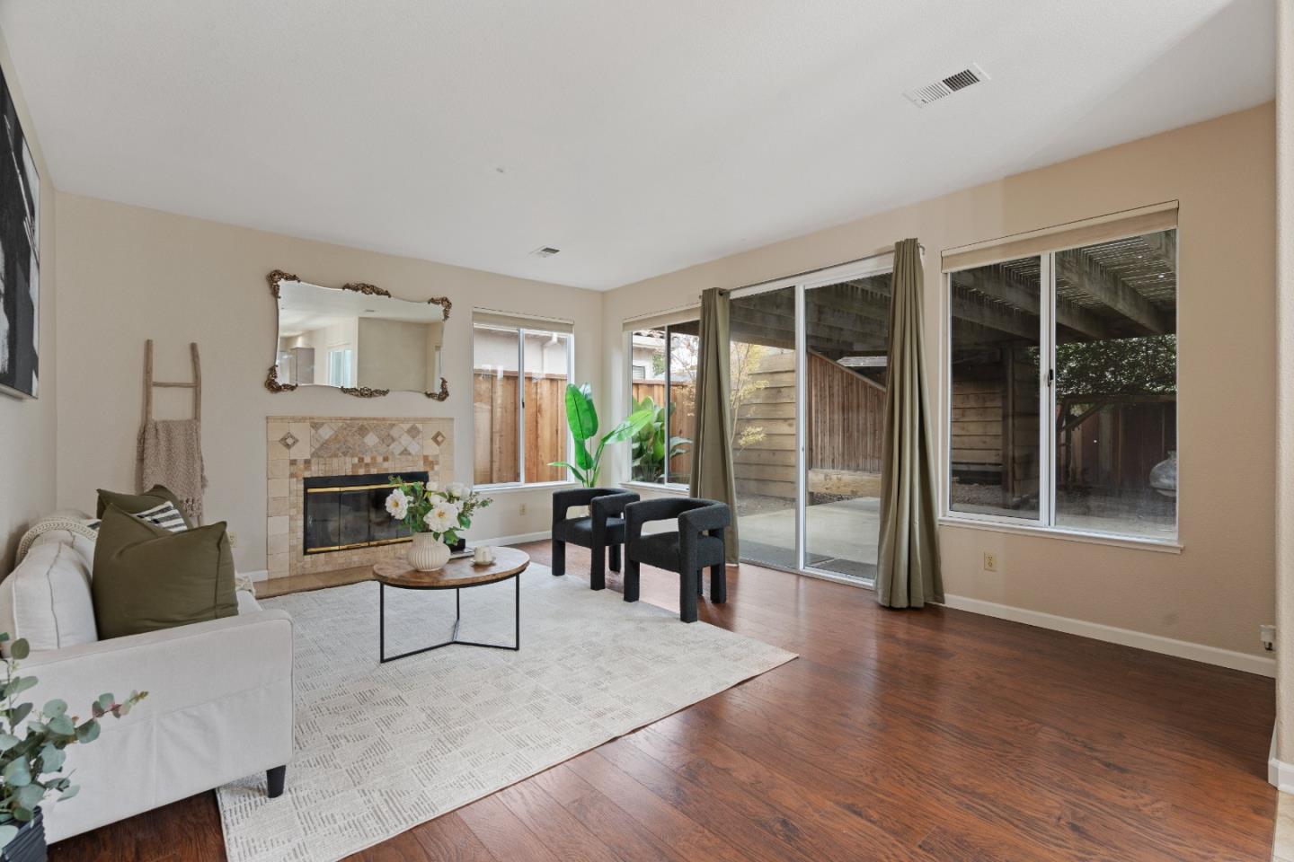 Detail Gallery Image 24 of 60 For 1258 De Cunha Ct, Salinas,  CA 93906 - 5 Beds | 3 Baths