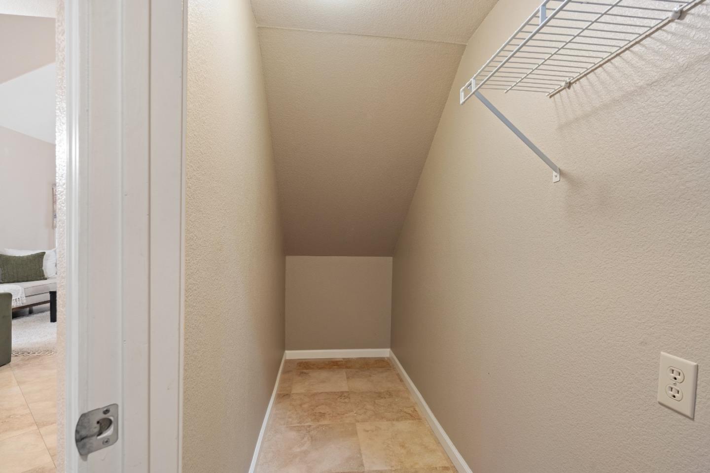 Detail Gallery Image 31 of 60 For 1258 De Cunha Ct, Salinas,  CA 93906 - 5 Beds | 3 Baths