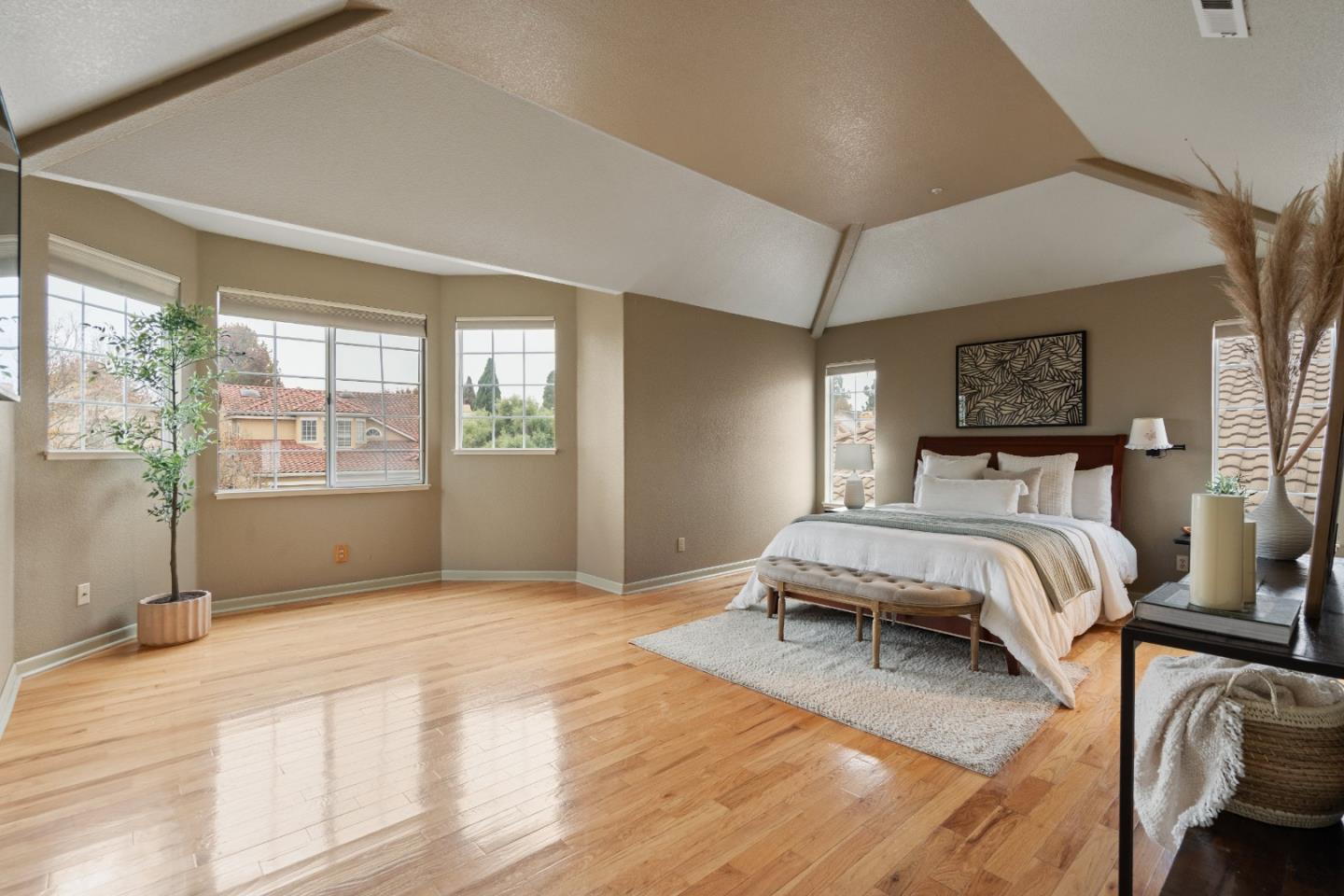 Detail Gallery Image 33 of 60 For 1258 De Cunha Ct, Salinas,  CA 93906 - 5 Beds | 3 Baths