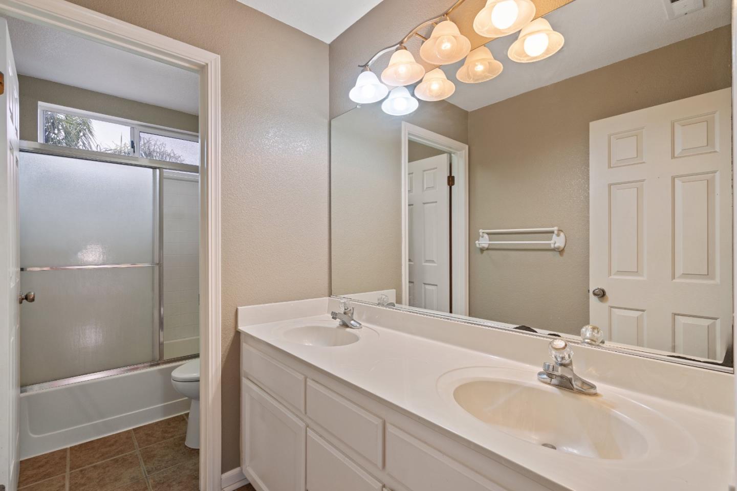 Detail Gallery Image 44 of 60 For 1258 De Cunha Ct, Salinas,  CA 93906 - 5 Beds | 3 Baths