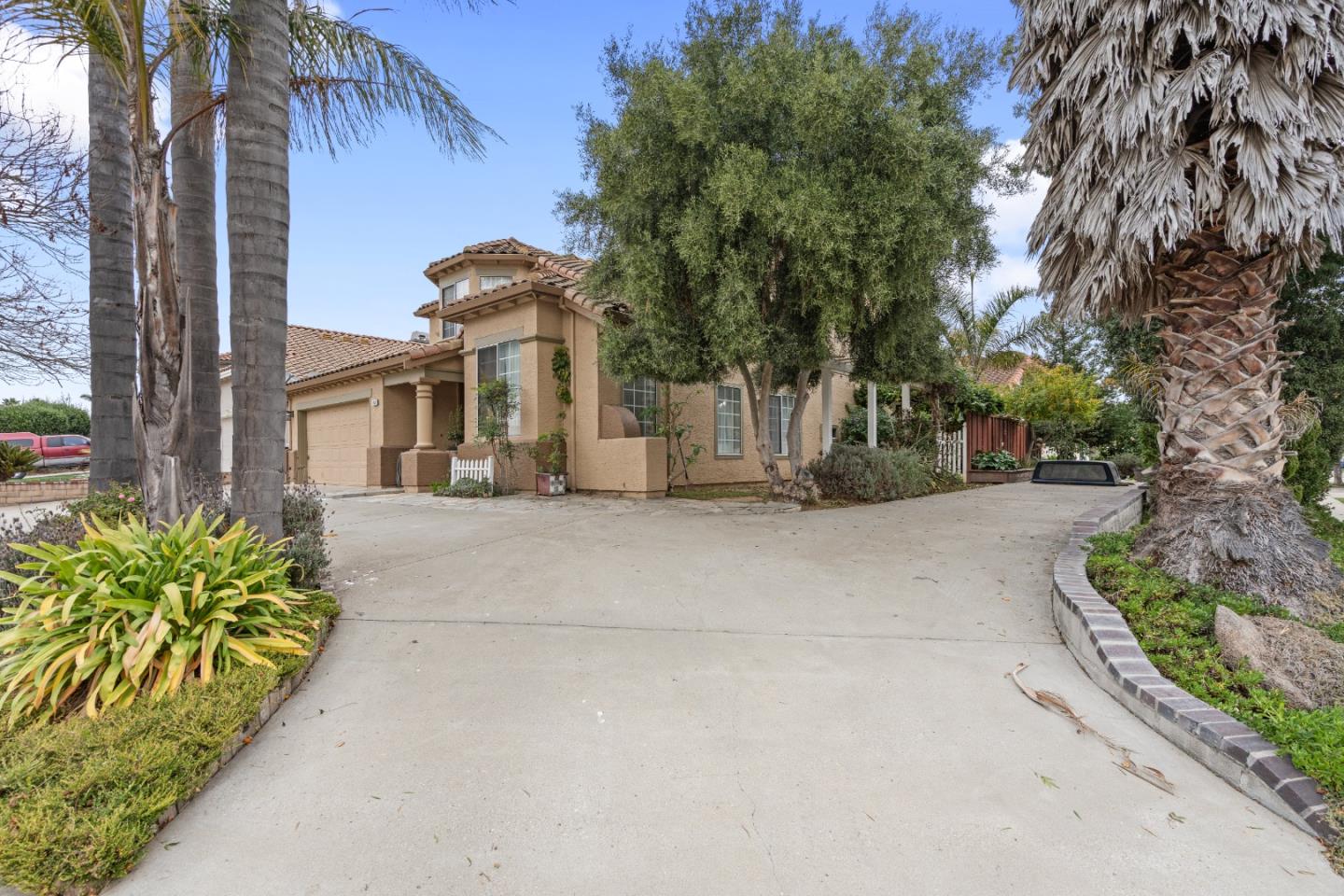 Detail Gallery Image 5 of 60 For 1258 De Cunha Ct, Salinas,  CA 93906 - 5 Beds | 3 Baths