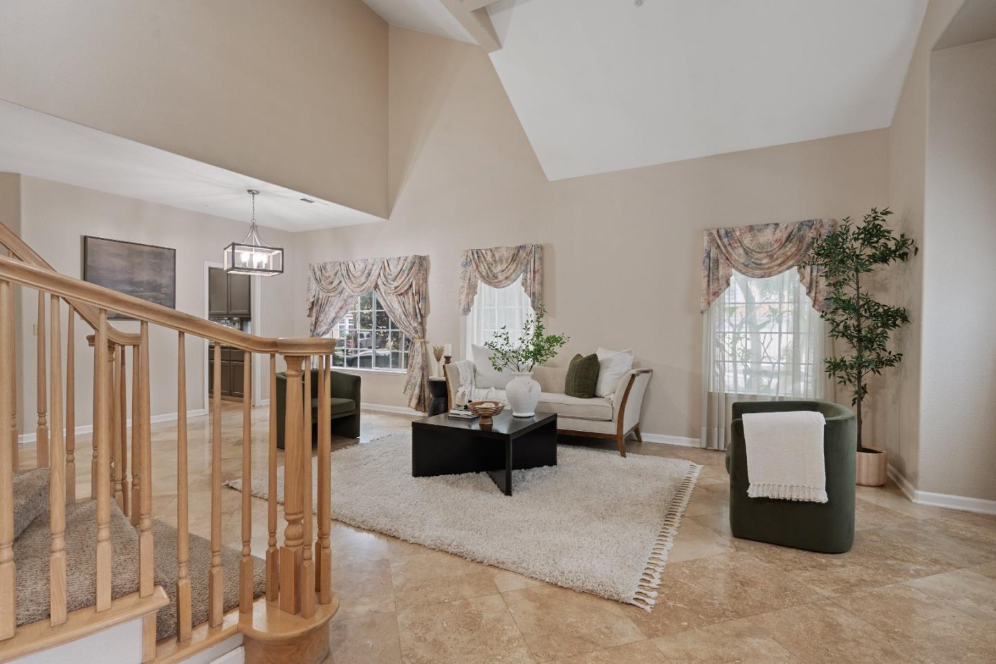 Detail Gallery Image 8 of 60 For 1258 De Cunha Ct, Salinas,  CA 93906 - 5 Beds | 3 Baths