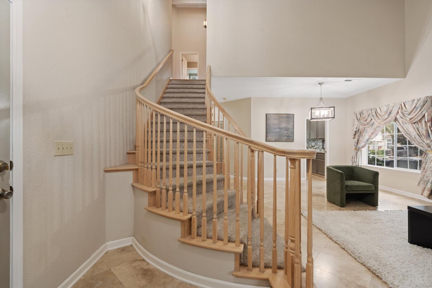 Detail Gallery Image 9 of 60 For 1258 De Cunha Ct, Salinas,  CA 93906 - 5 Beds | 3 Baths