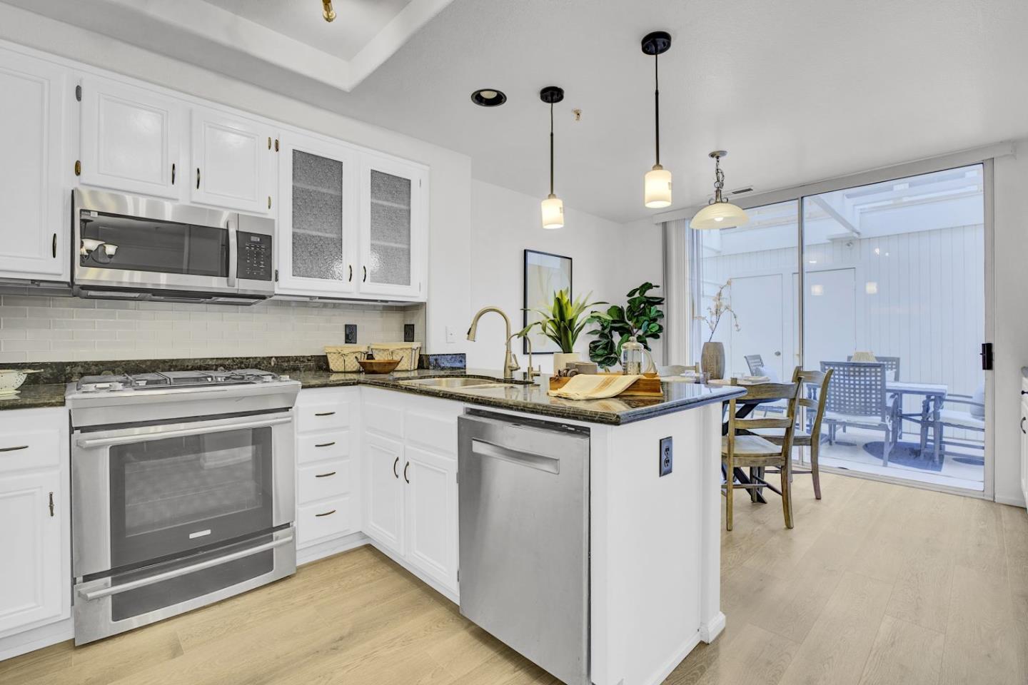 Detail Gallery Image 13 of 48 For 441 Camille Cir #13,  San Jose,  CA 95134 - 3 Beds | 2/1 Baths