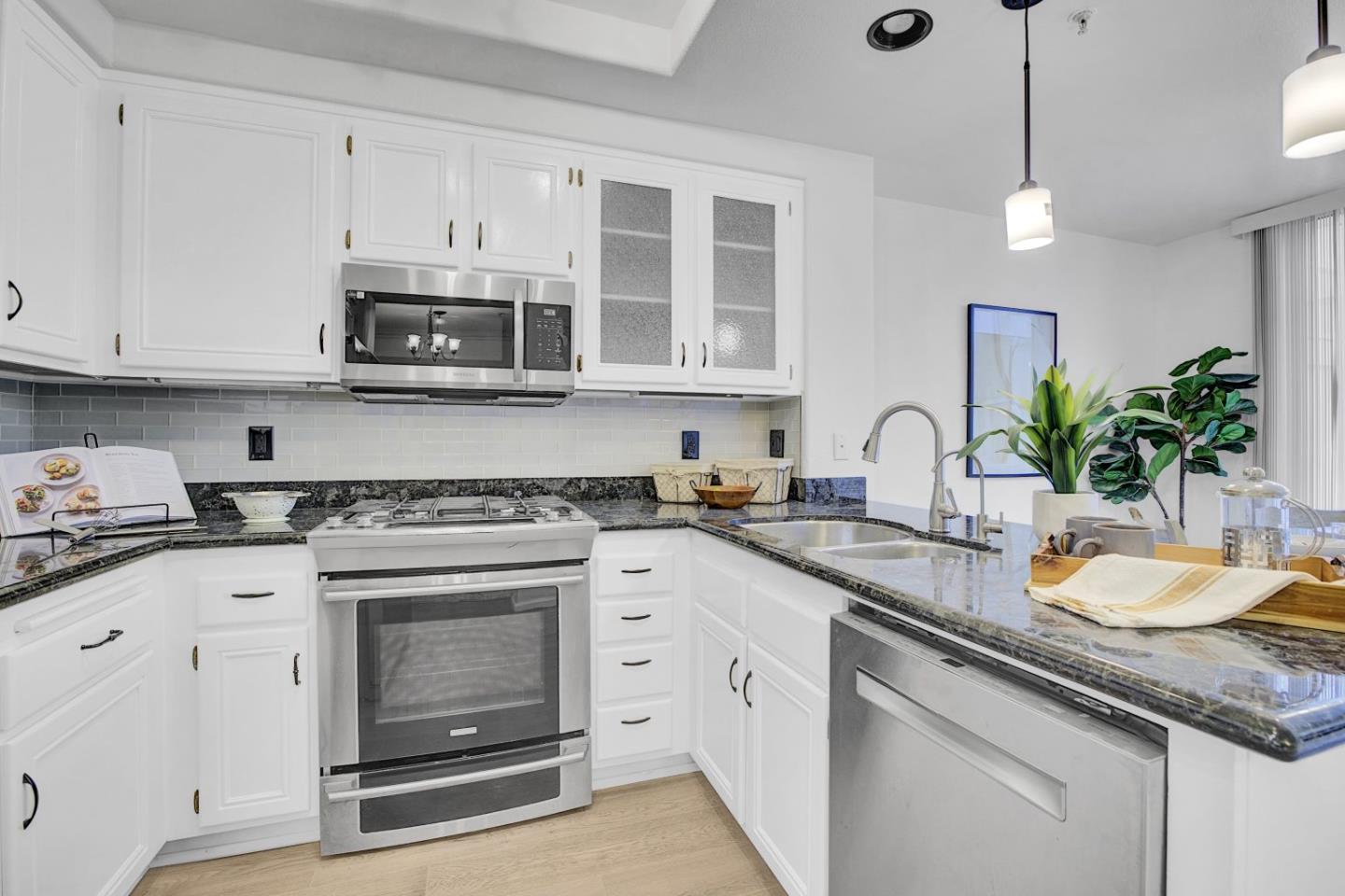 Detail Gallery Image 14 of 48 For 441 Camille Cir #13,  San Jose,  CA 95134 - 3 Beds | 2/1 Baths