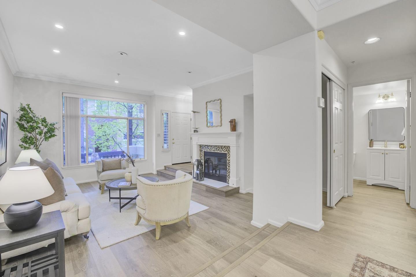 Detail Gallery Image 7 of 48 For 441 Camille Cir #13,  San Jose,  CA 95134 - 3 Beds | 2/1 Baths