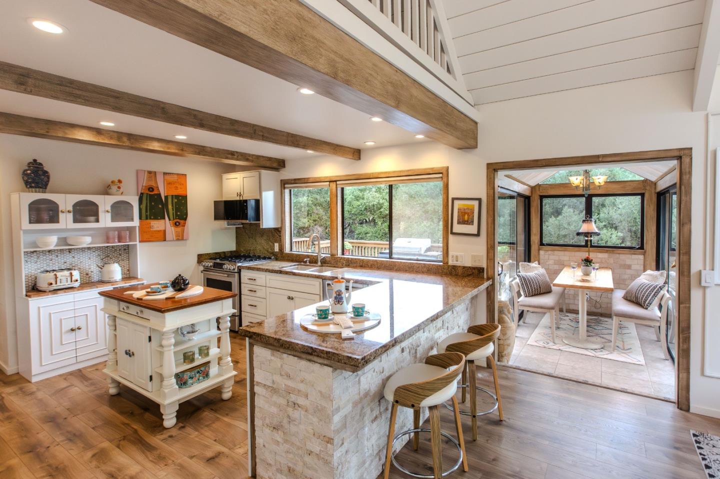 Detail Gallery Image 10 of 28 For 412 Corral De Tierra Rd, Salinas,  CA 93908 - 2 Beds | 3 Baths