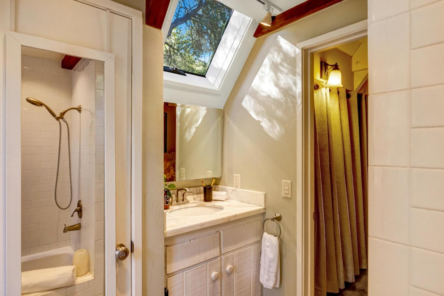 Detail Gallery Image 16 of 28 For 412 Corral De Tierra Rd, Salinas,  CA 93908 - 2 Beds | 3 Baths