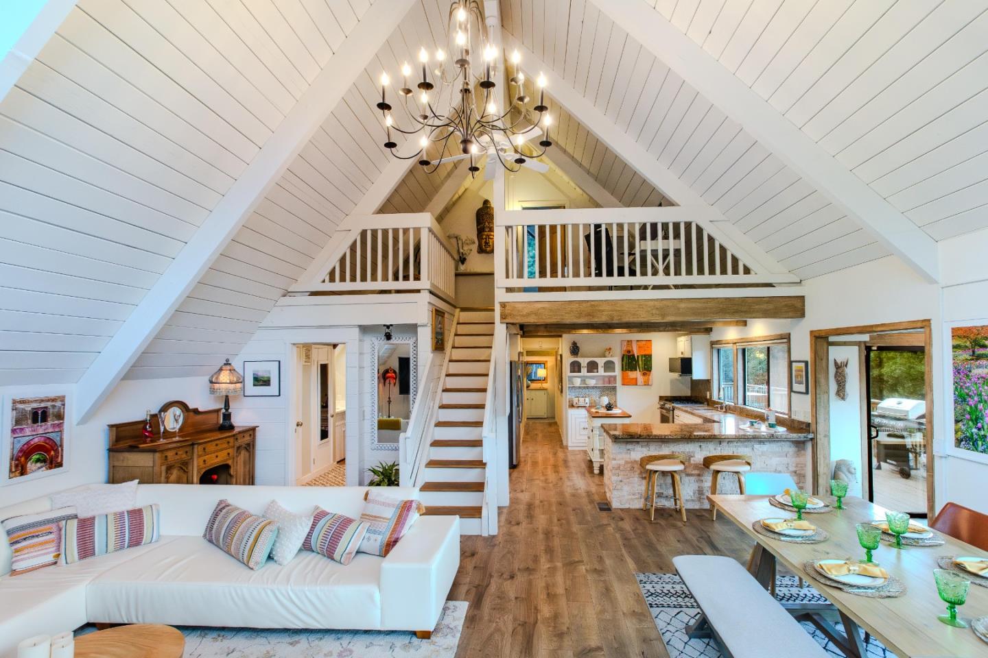 Detail Gallery Image 4 of 28 For 412 Corral De Tierra Rd, Salinas,  CA 93908 - 2 Beds | 3 Baths