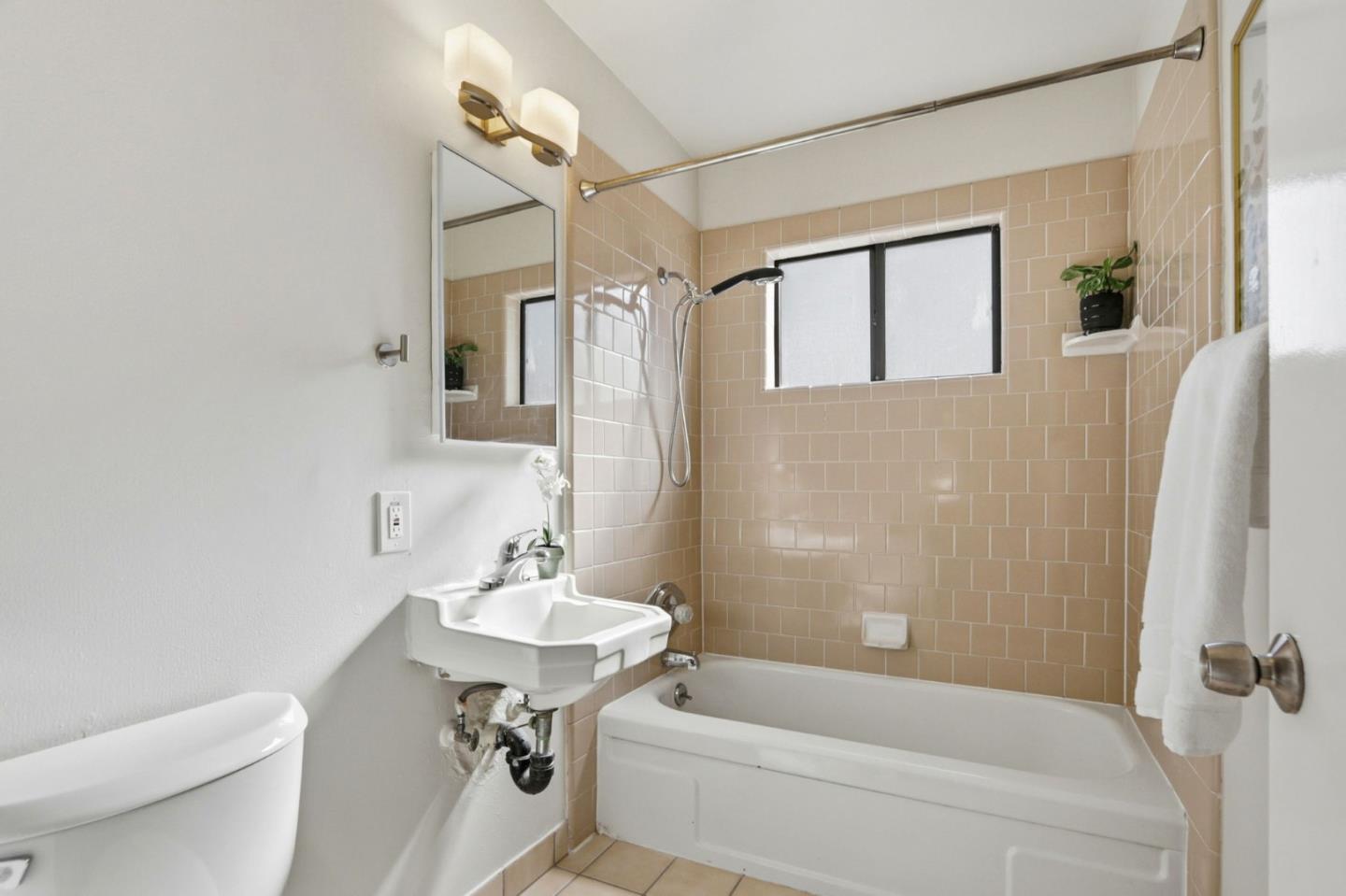 Detail Gallery Image 16 of 21 For 1598 Willowbrook Dr, San Jose,  CA 95118 - 4 Beds | 2 Baths