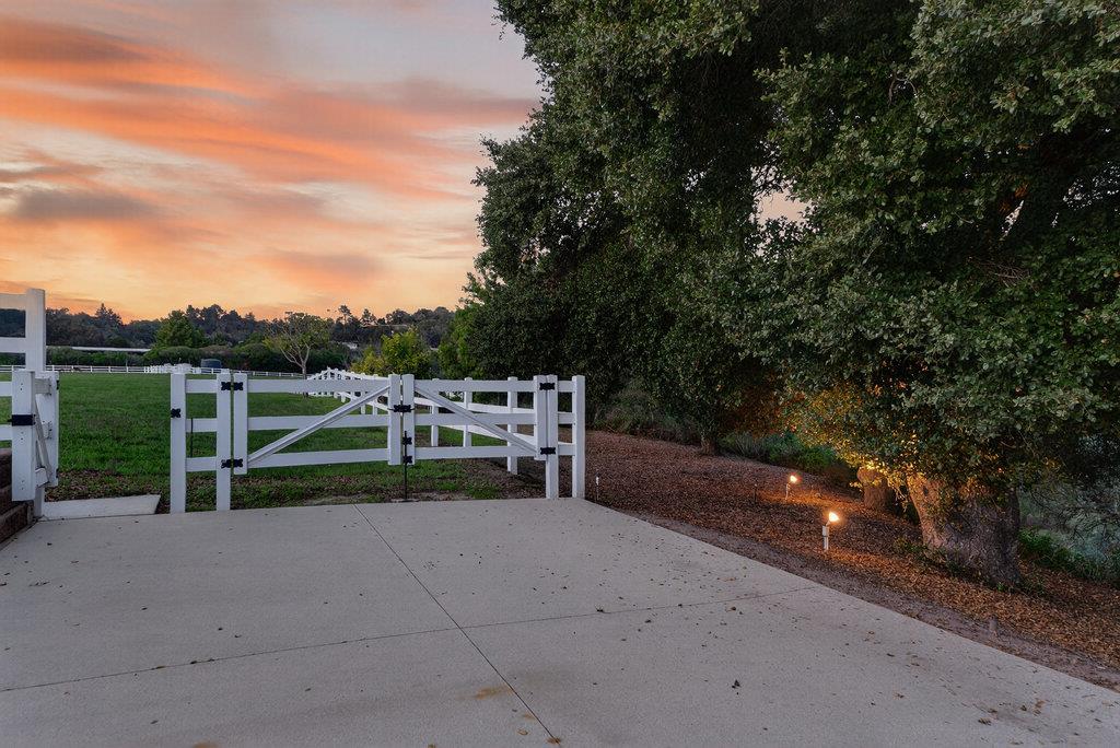 Detail Gallery Image 12 of 86 For 3485 Stable Ln, Santa Cruz,  CA 95065 - 3 Beds | 2 Baths
