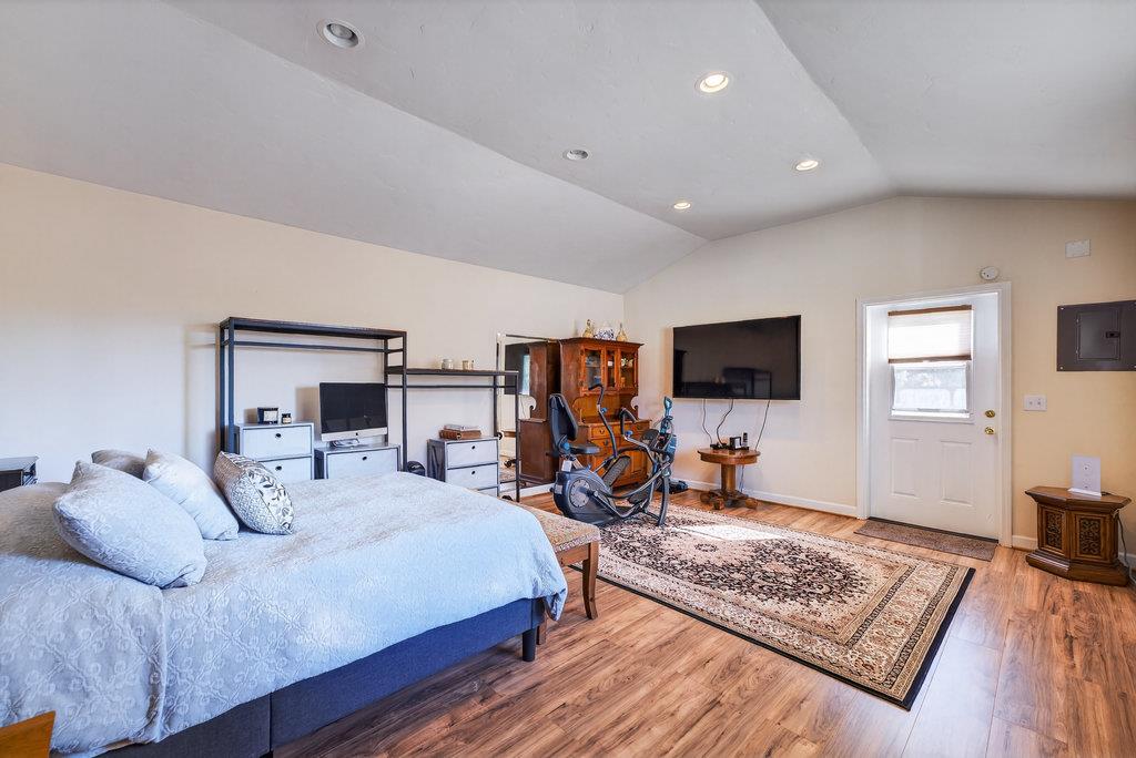 Detail Gallery Image 35 of 86 For 3485 Stable Ln, Santa Cruz,  CA 95065 - 3 Beds | 2 Baths