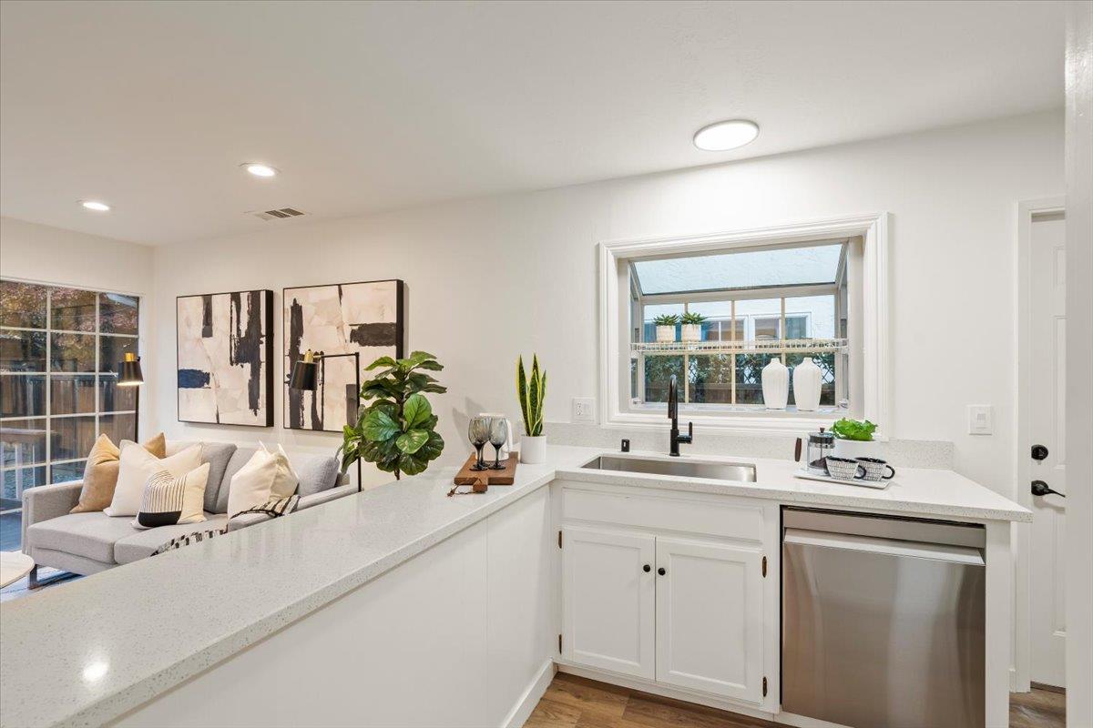 Detail Gallery Image 14 of 35 For 1167 Fairford Way, San Jose,  CA 95129 - 4 Beds | 2/1 Baths