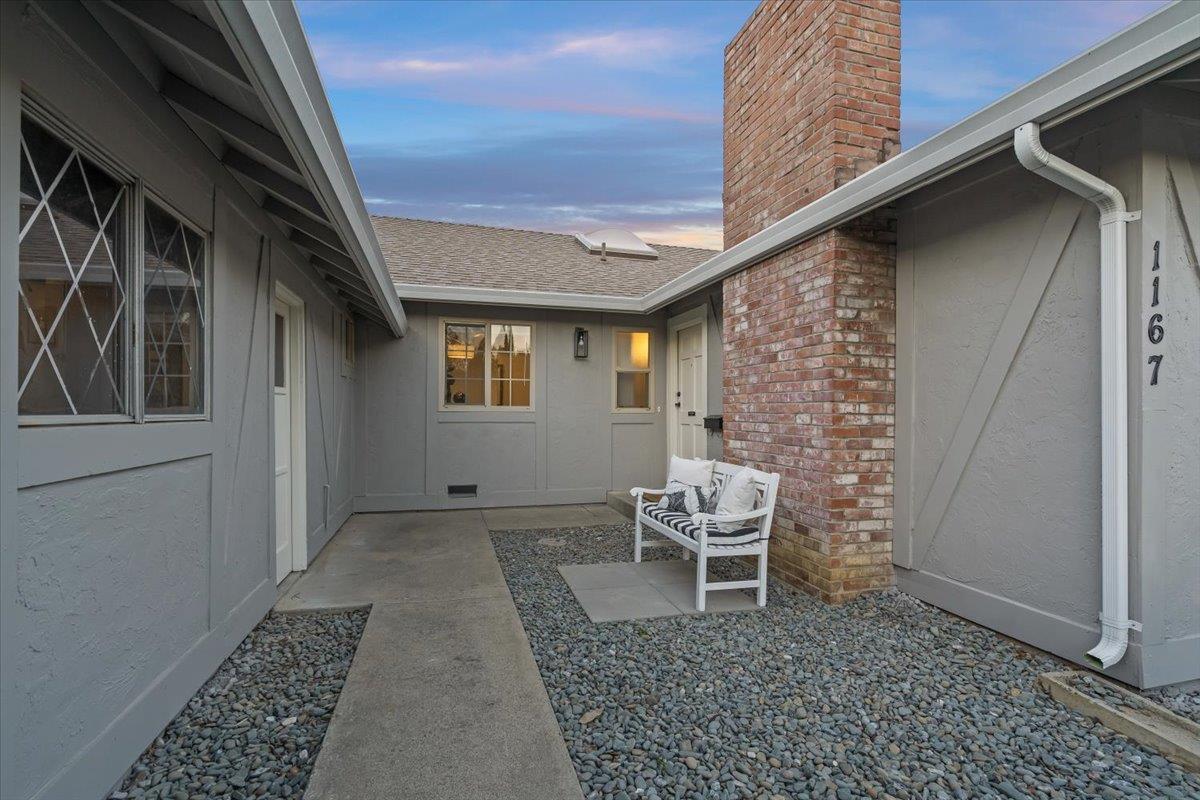 Detail Gallery Image 3 of 35 For 1167 Fairford Way, San Jose,  CA 95129 - 4 Beds | 2/1 Baths