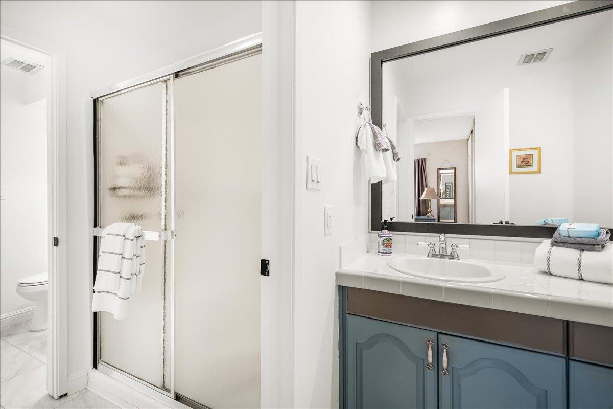 Detail Gallery Image 12 of 33 For 272 Los Palmos Way, San Jose,  CA 95119 - 5 Beds | 2/1 Baths