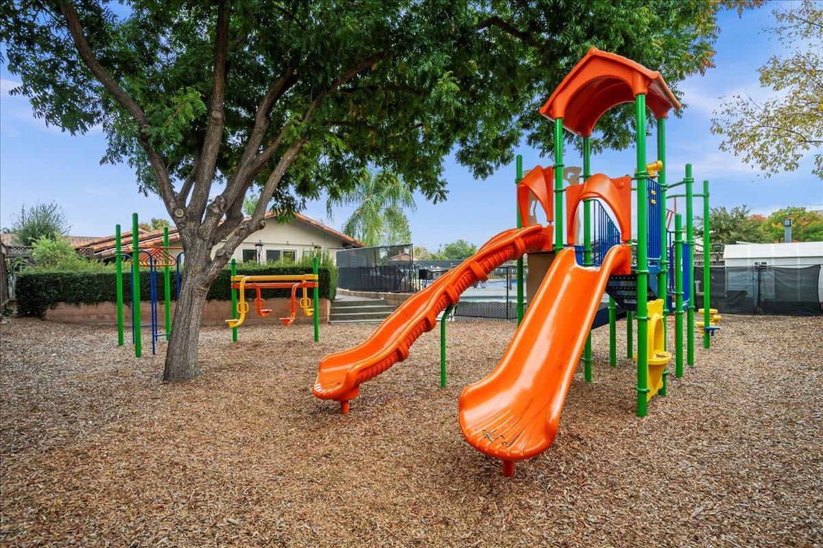 Detail Gallery Image 26 of 33 For 272 Los Palmos Way, San Jose,  CA 95119 - 5 Beds | 2/1 Baths