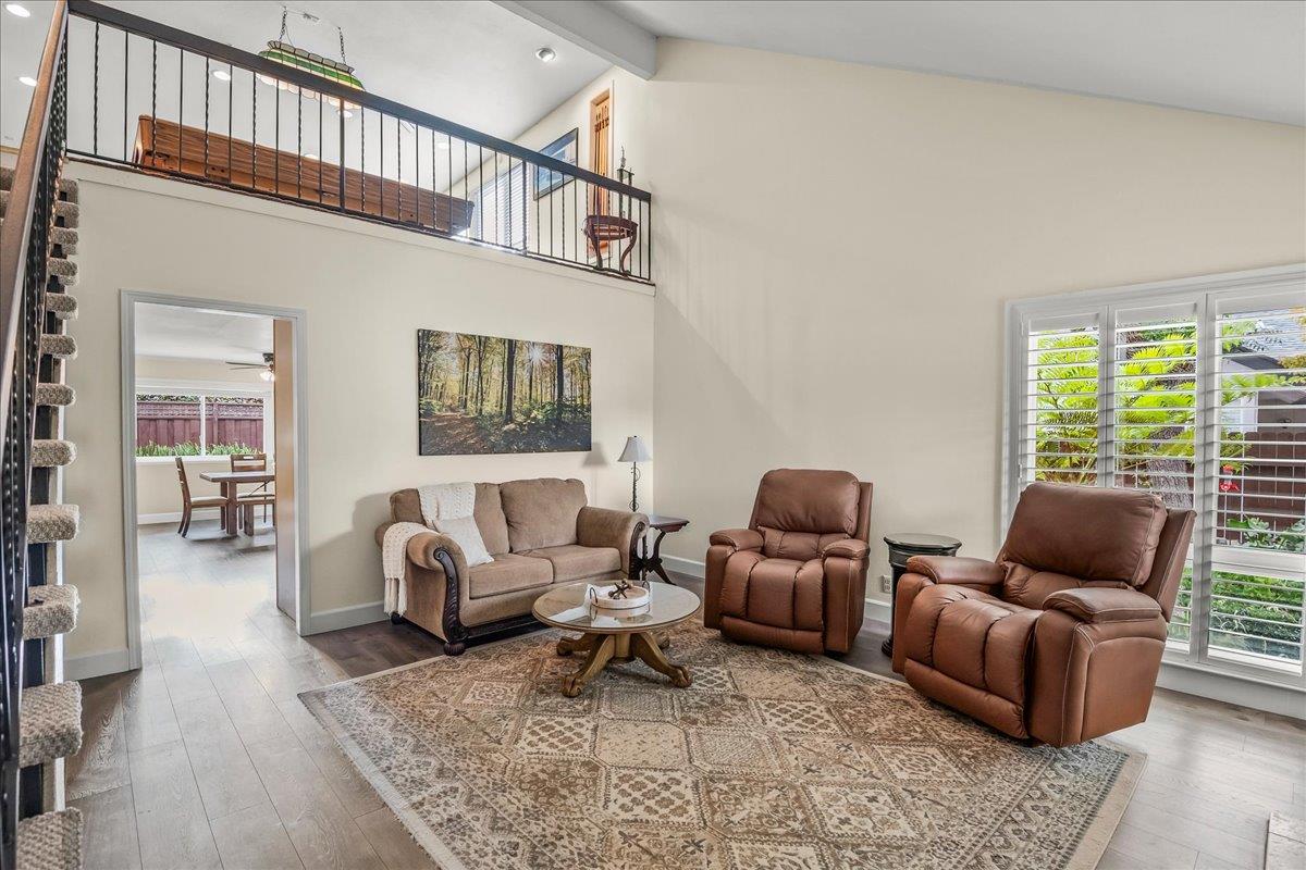 Detail Gallery Image 3 of 33 For 272 Los Palmos Way, San Jose,  CA 95119 - 5 Beds | 2/1 Baths