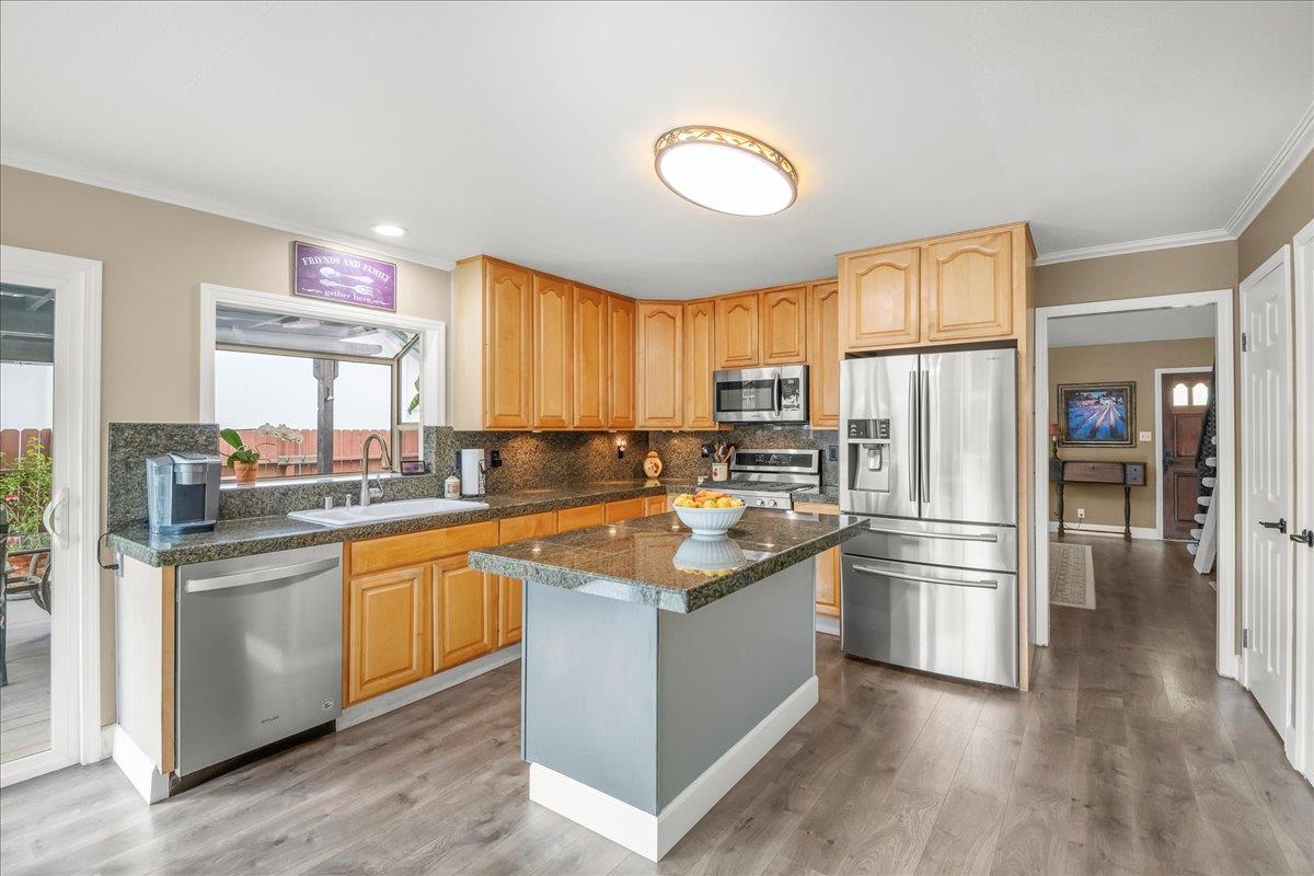 Detail Gallery Image 6 of 33 For 272 Los Palmos Way, San Jose,  CA 95119 - 5 Beds | 2/1 Baths