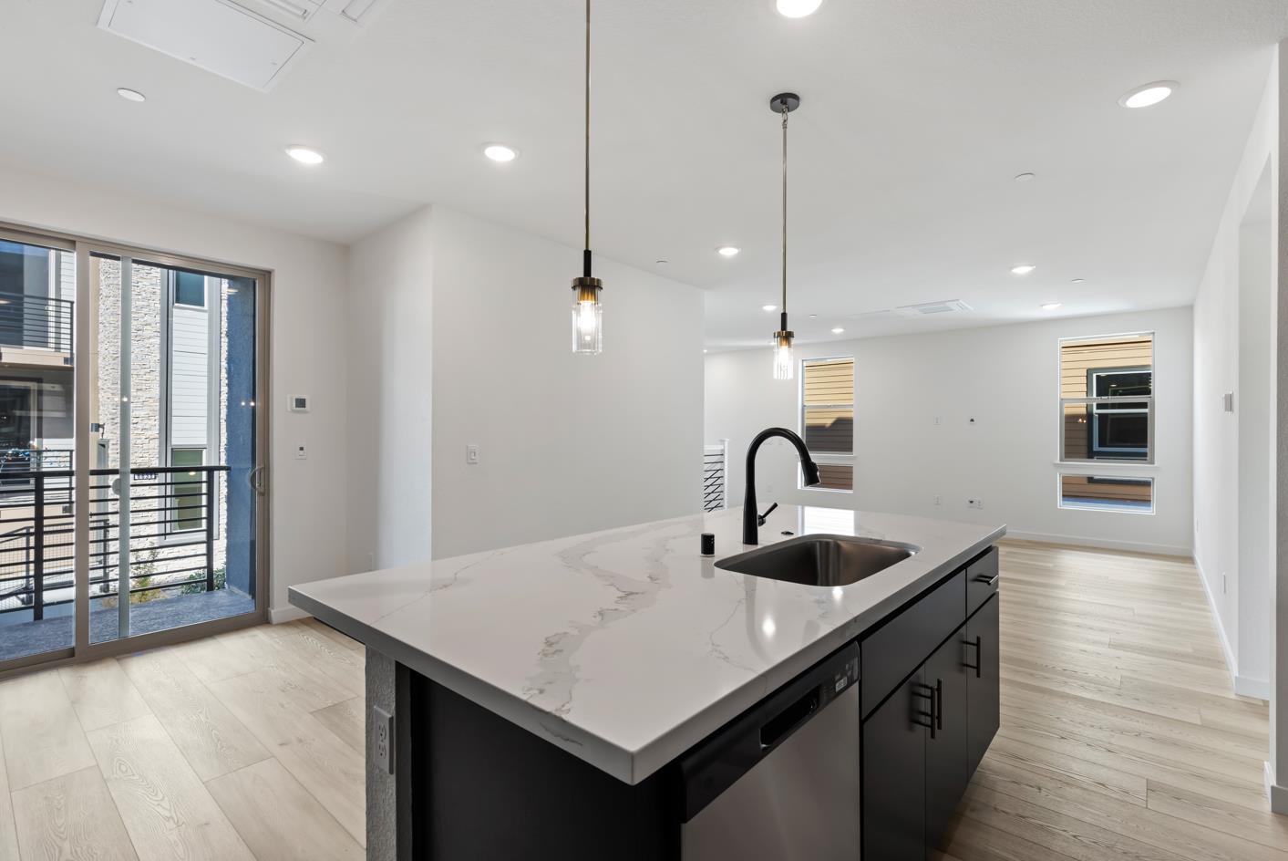 Detail Gallery Image 10 of 18 For 6710 Optimum Loop, San Jose,  CA 95119 - 3 Beds | 3 Baths