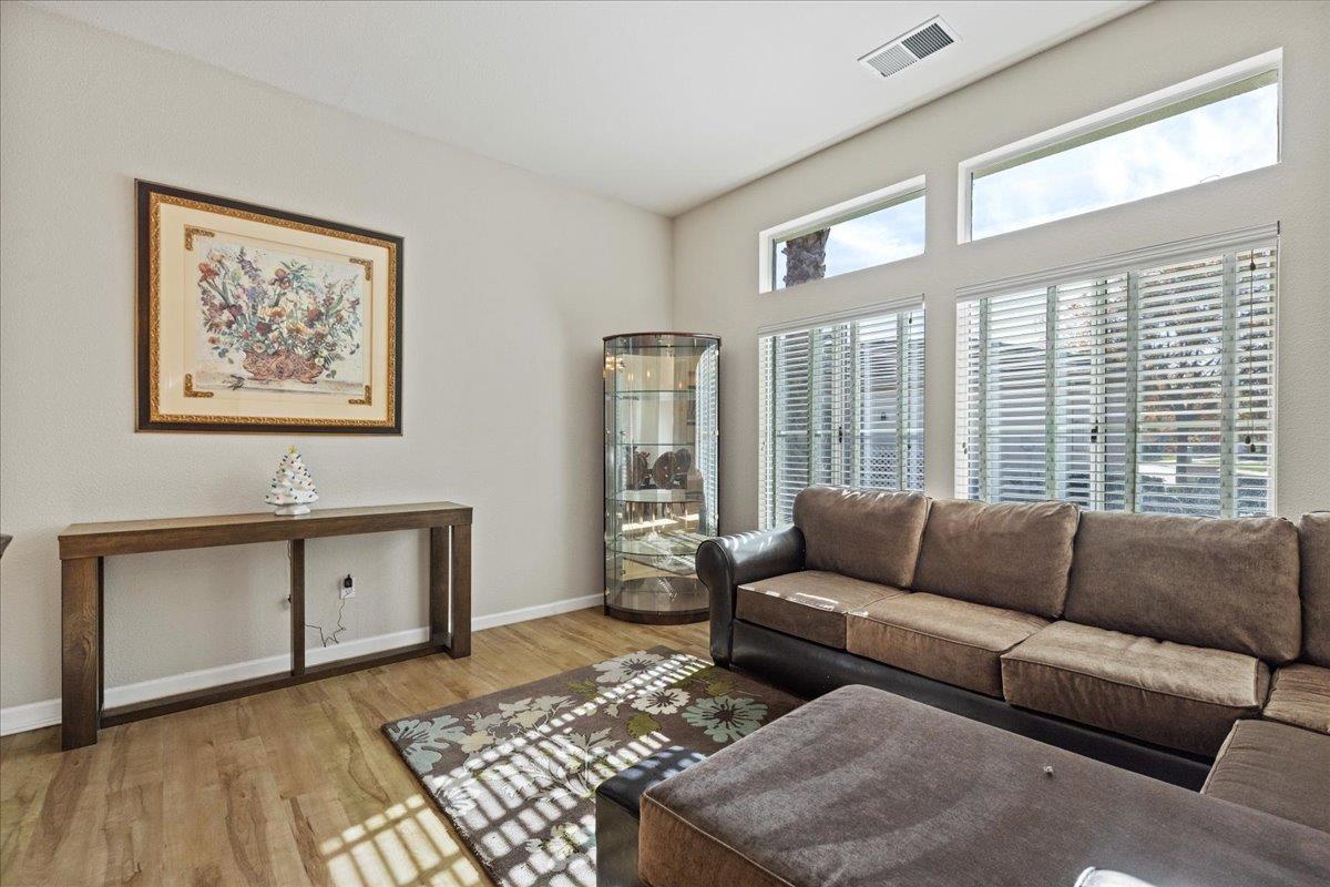 Detail Gallery Image 6 of 38 For 490 Chesapeake Ter, Brentwood,  CA 94513 - 2 Beds | 2/1 Baths